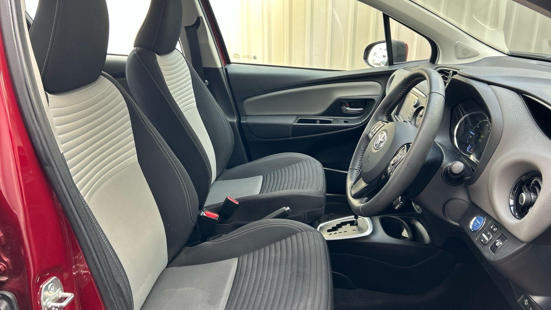 Toyota Yaris Image 17