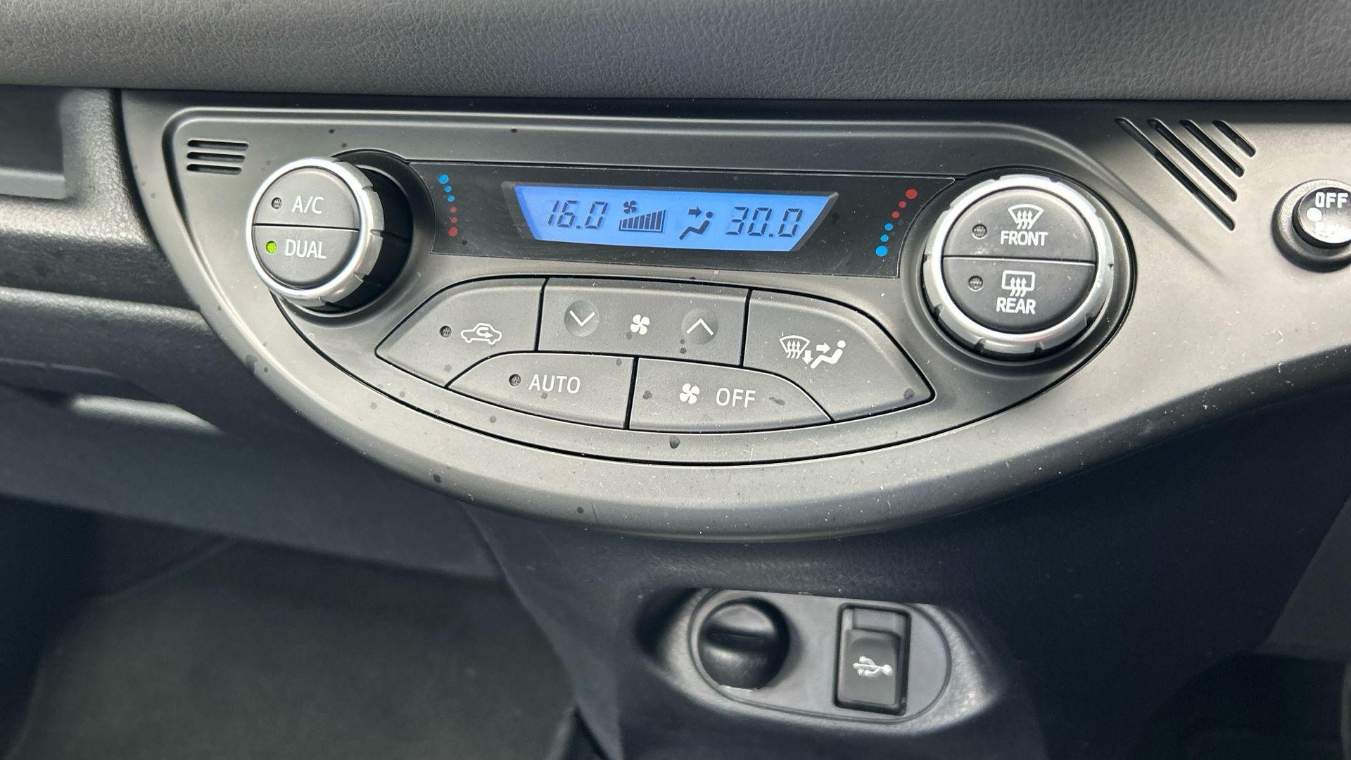 Toyota Yaris Image 32