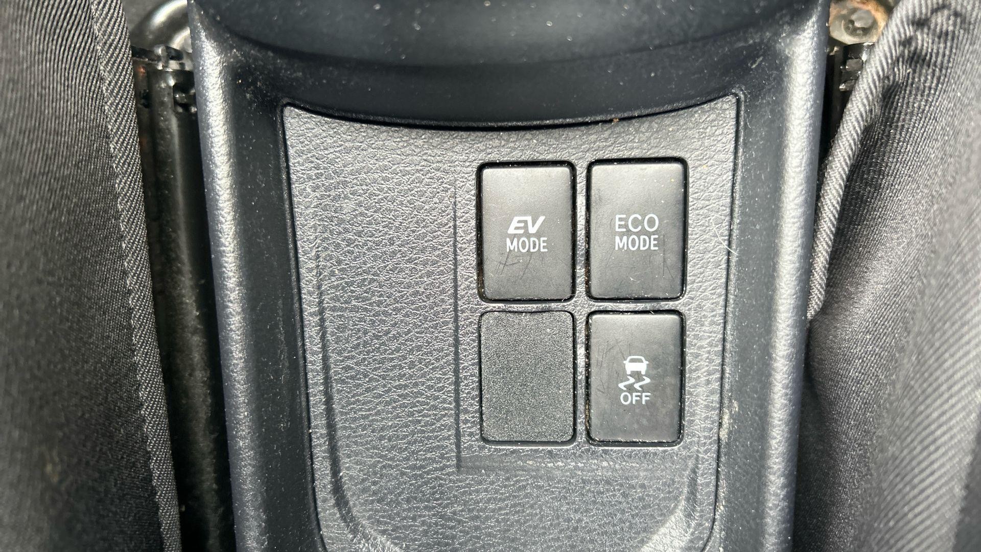 Toyota Yaris Image 35