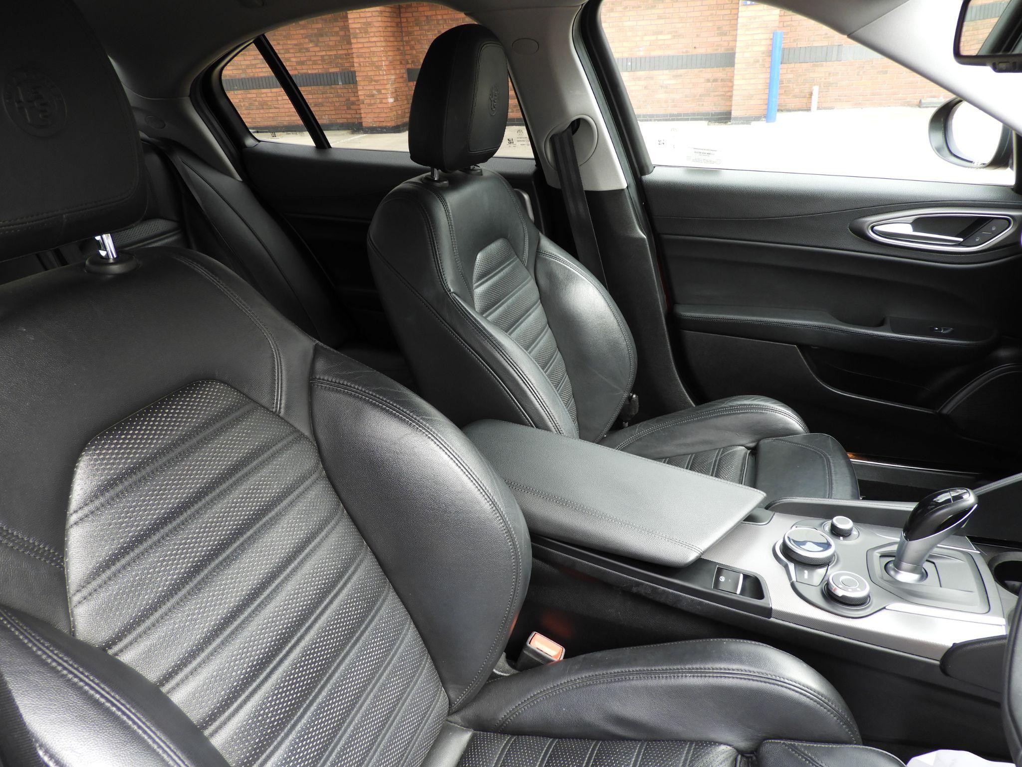 Alfa Romeo Giulia Image 11
