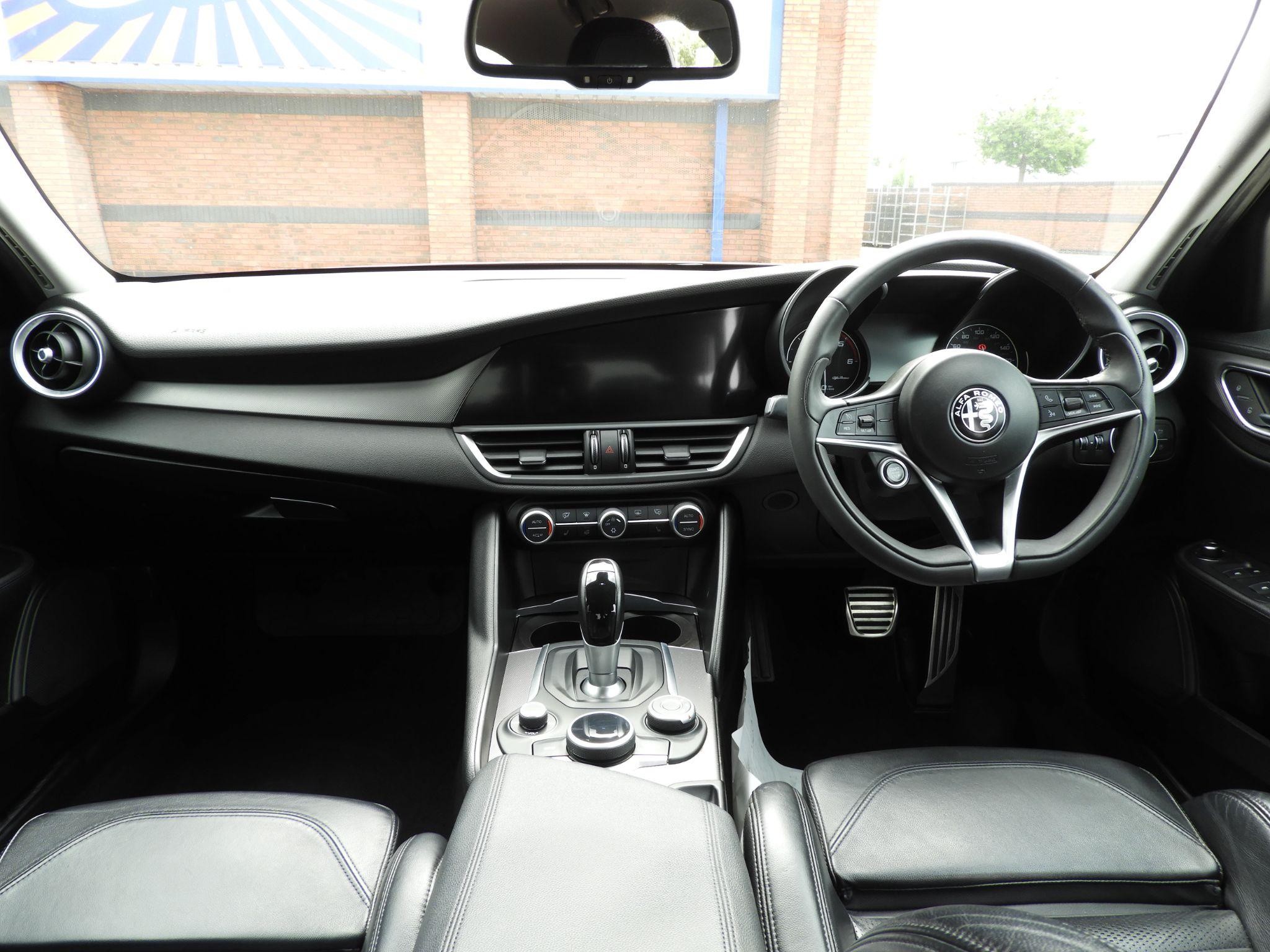 Alfa Romeo Giulia Image 12