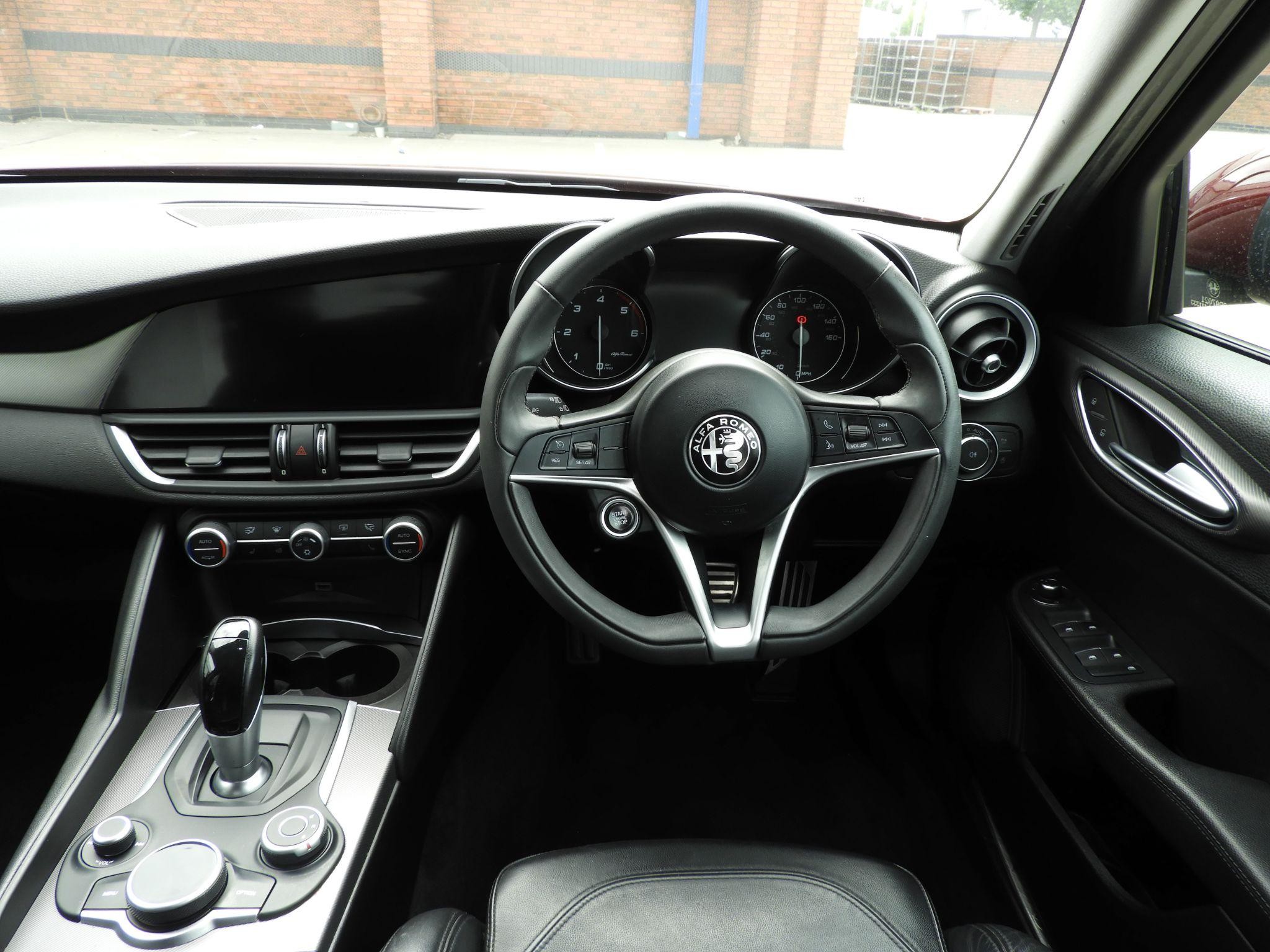 Alfa Romeo Giulia Image 14