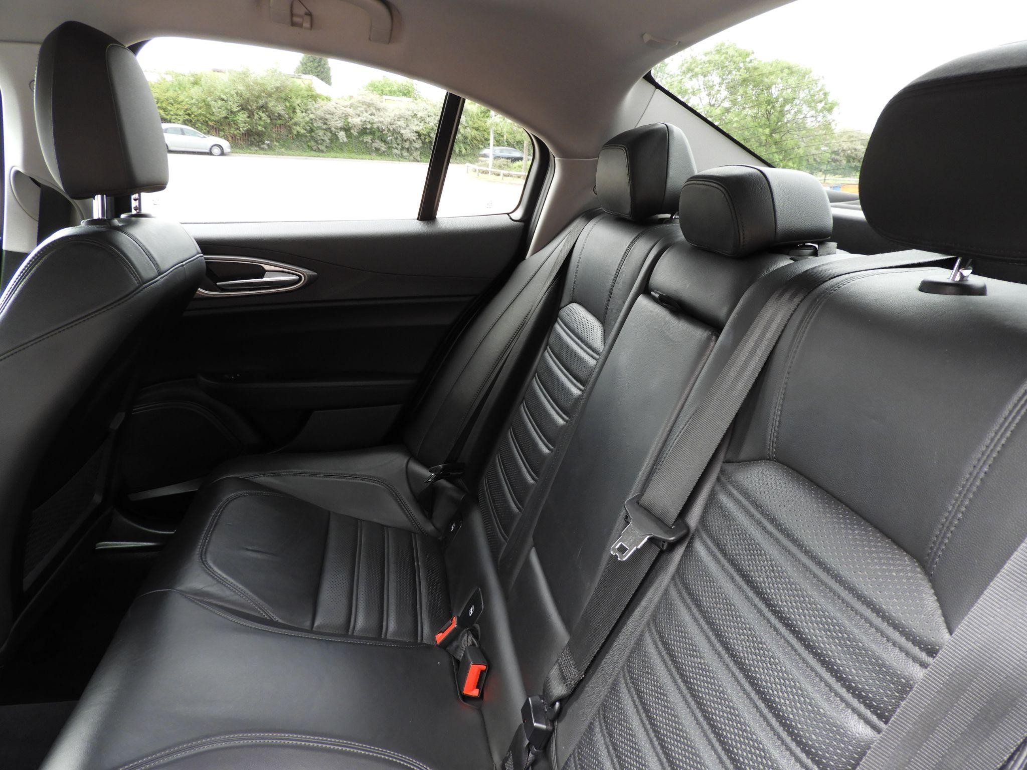 Alfa Romeo Giulia Image 22