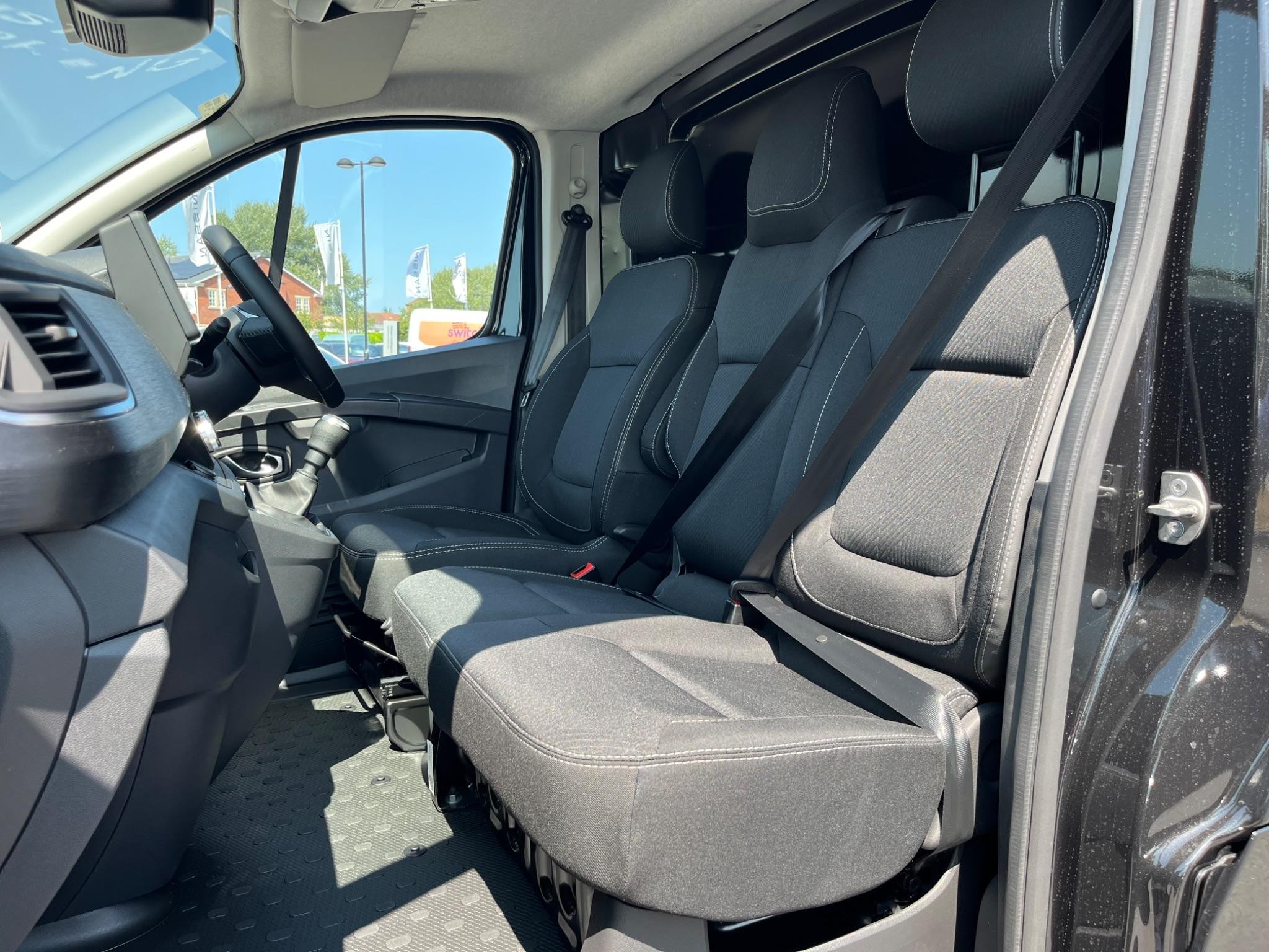 Nissan Primastar Image 25