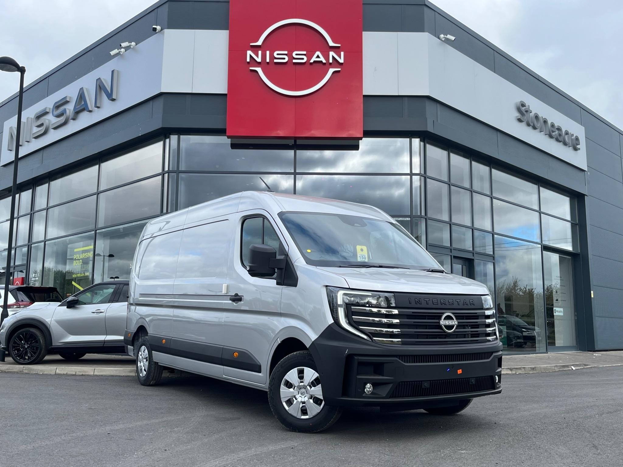 Nissan Interstar Image 1