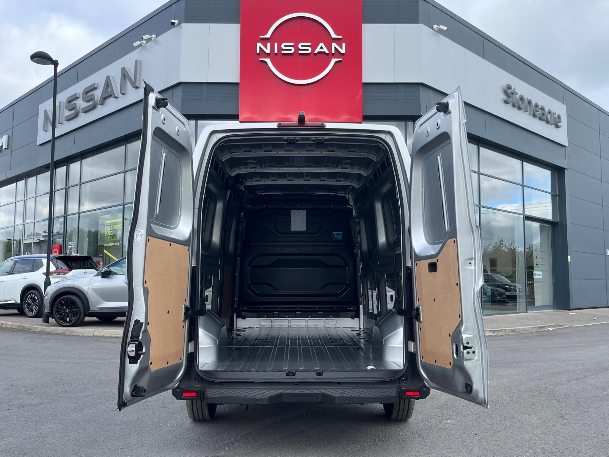 Nissan Interstar Image 5