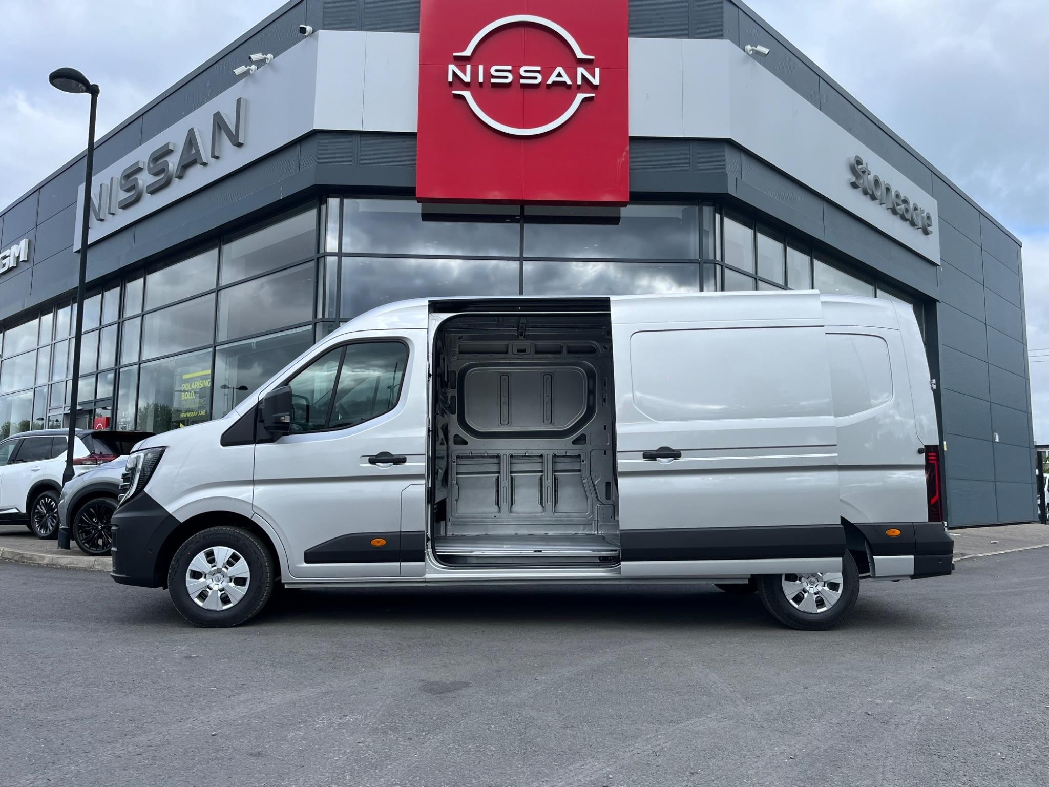 Nissan Interstar Image 9
