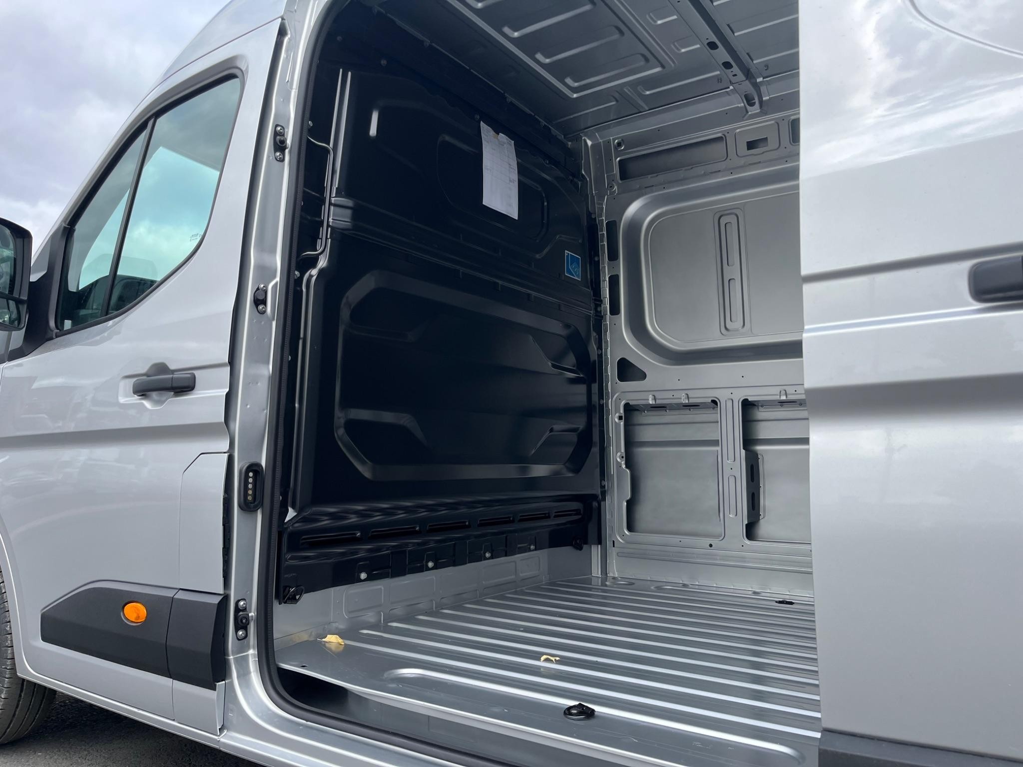 Nissan Interstar Image 10