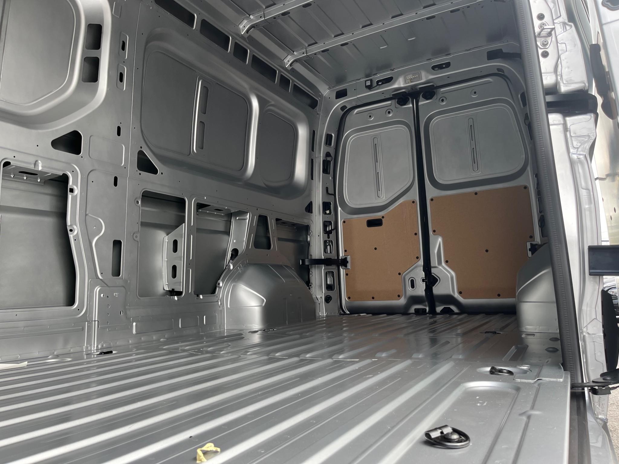 Nissan Interstar Image 11