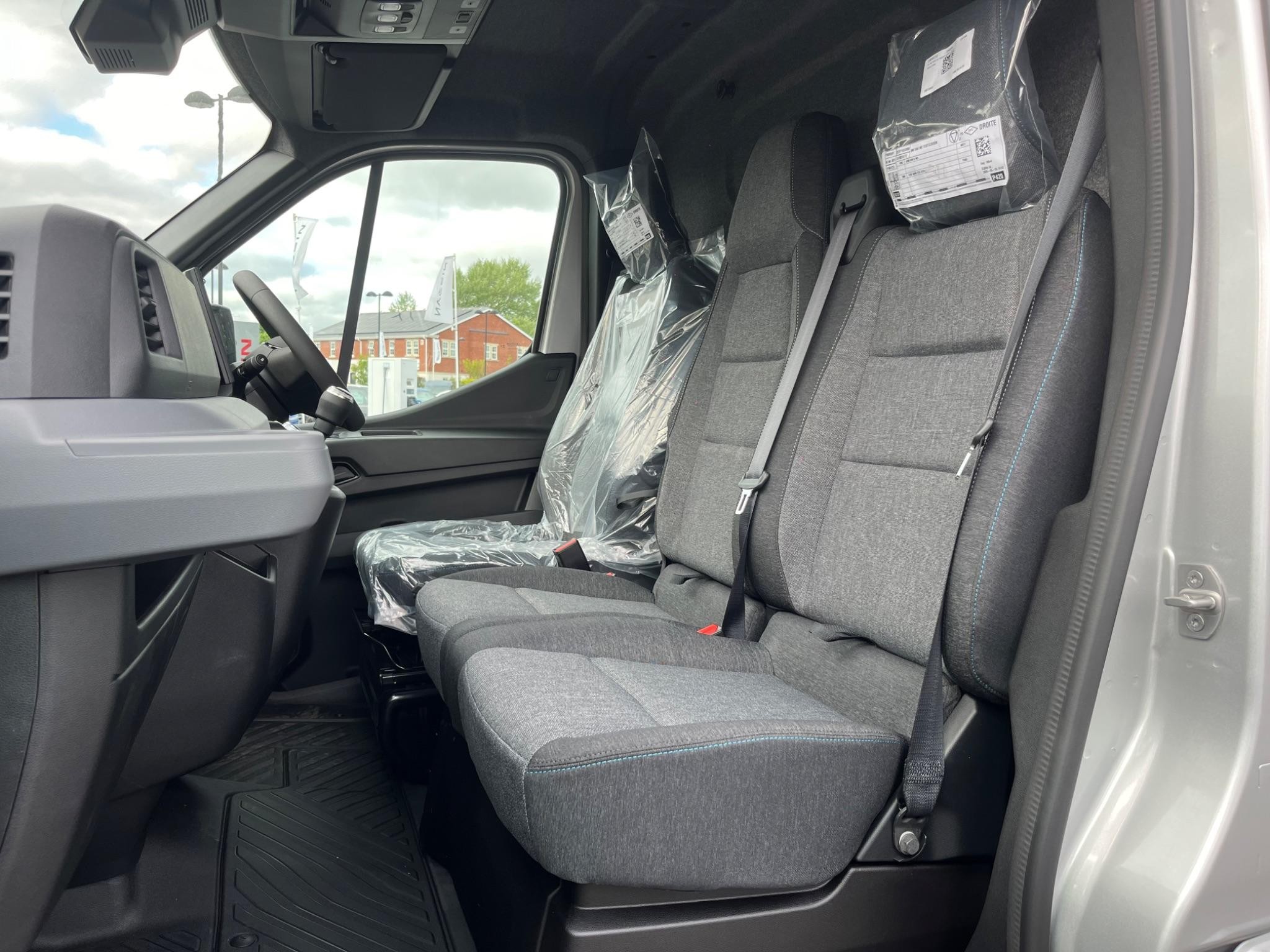Nissan Interstar Image 18