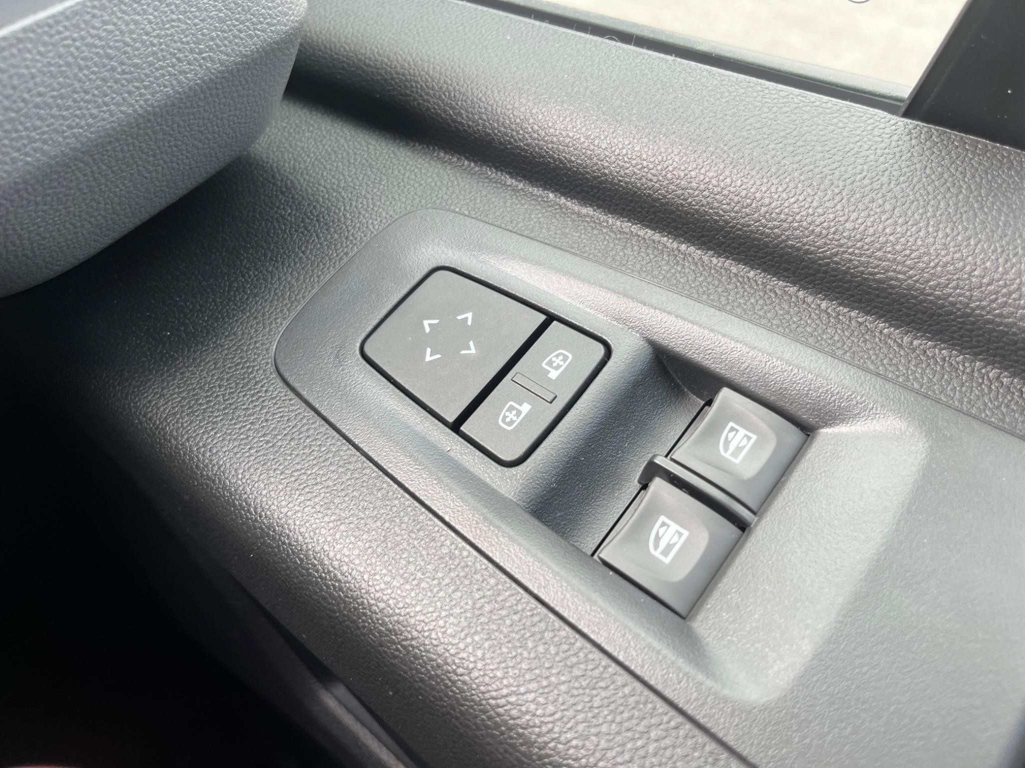 Nissan Interstar Image 37