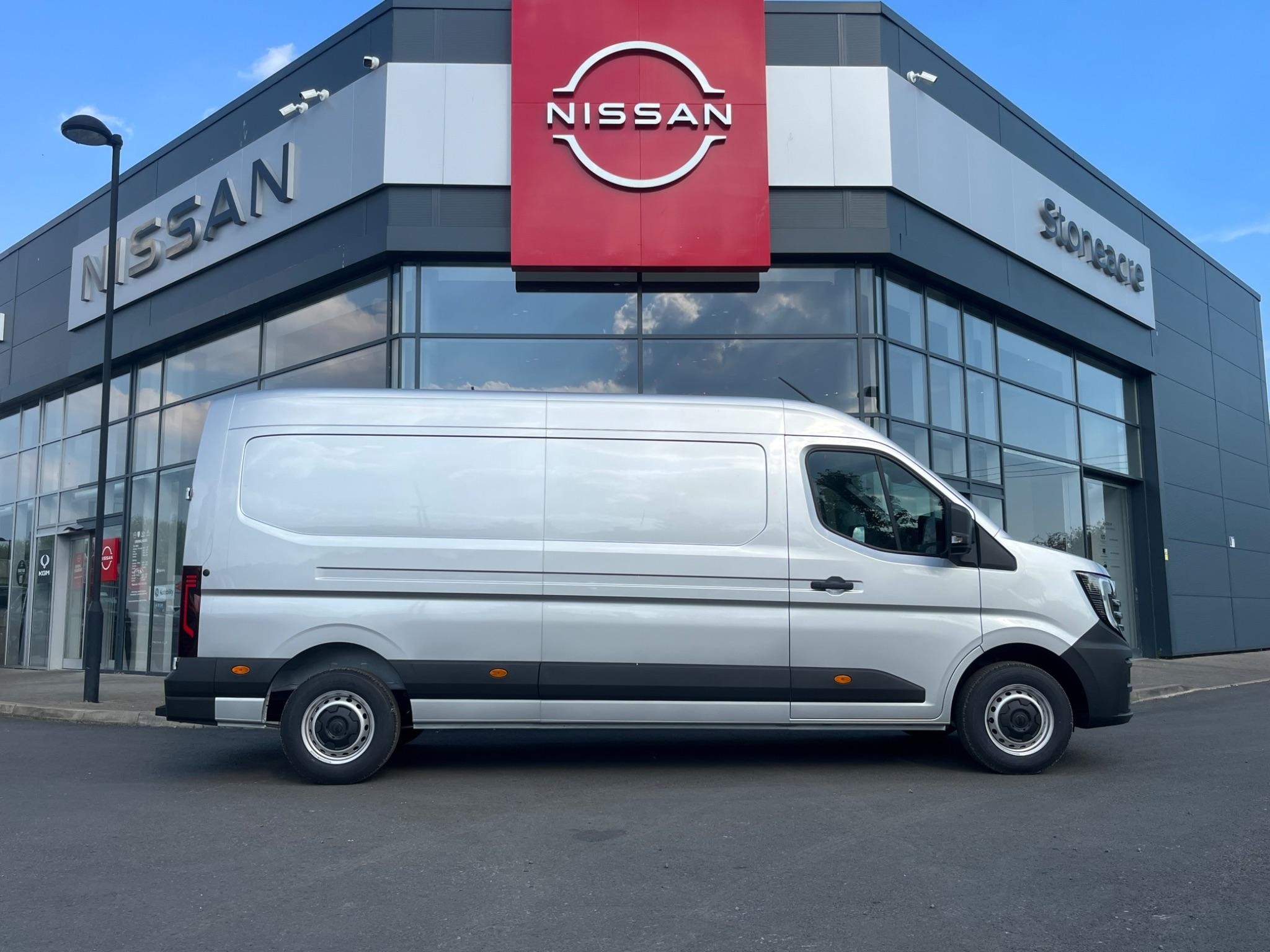 Nissan Interstar Image 2