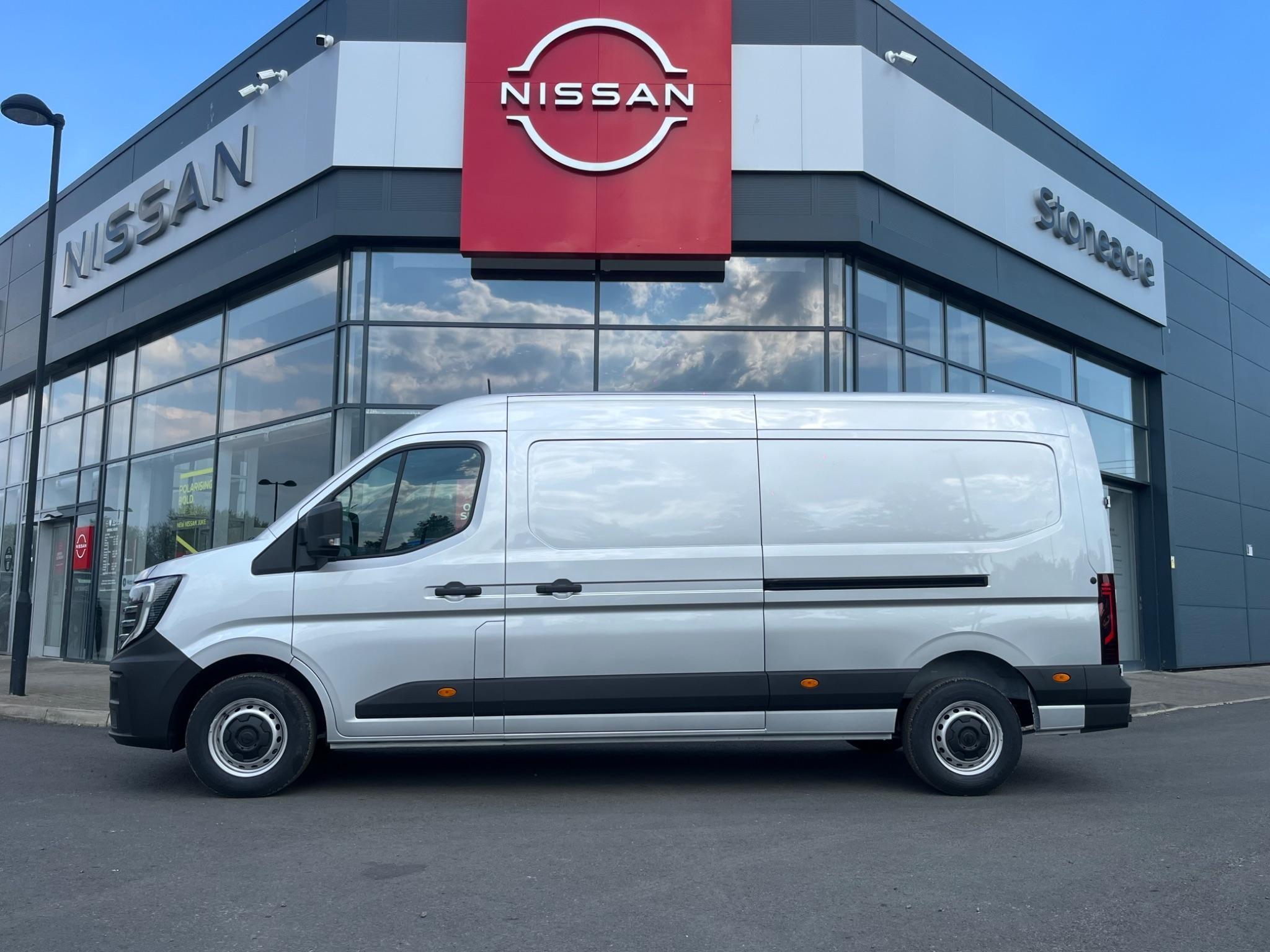 Nissan Interstar Image 8