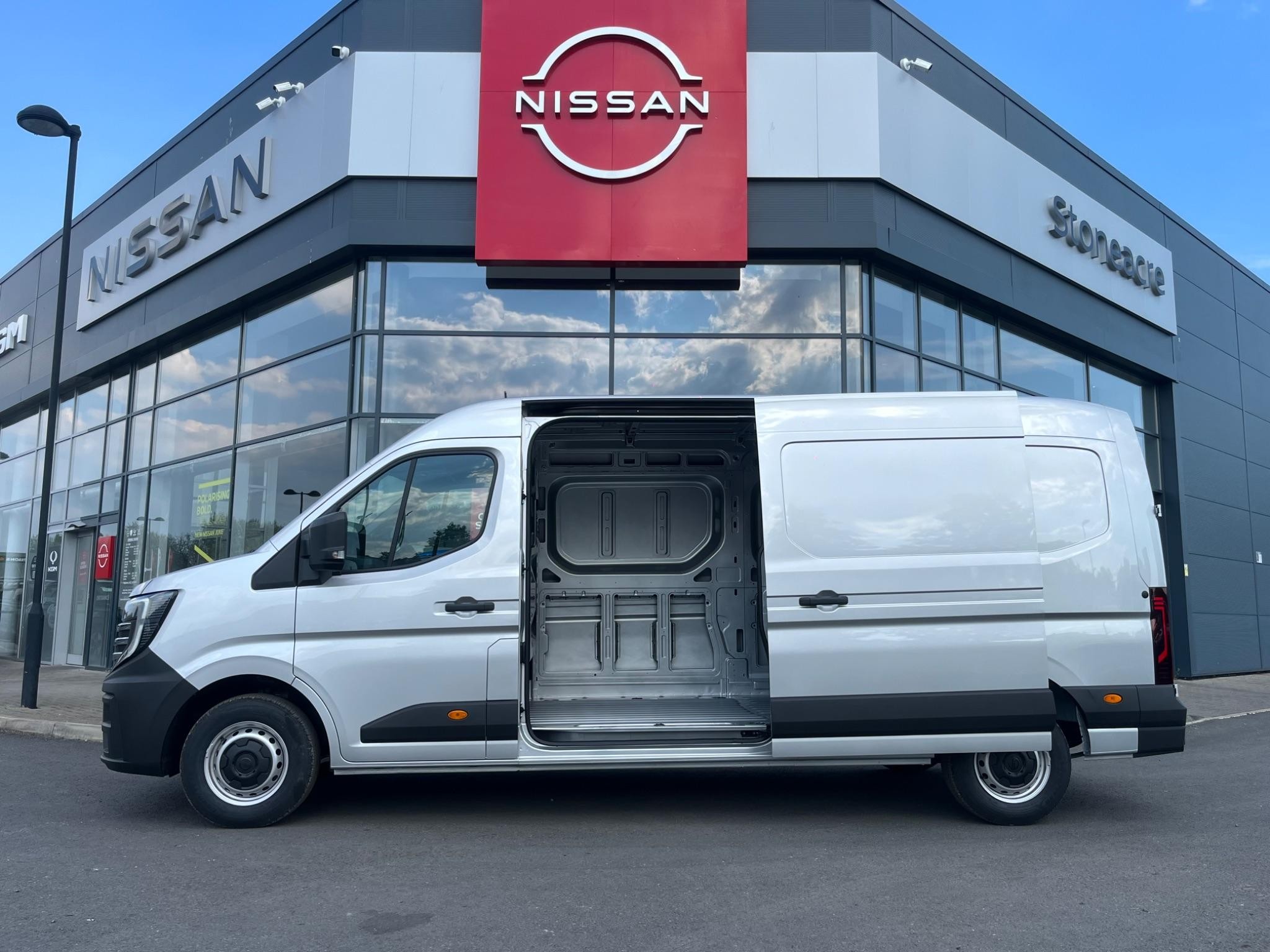 Nissan Interstar Image 9