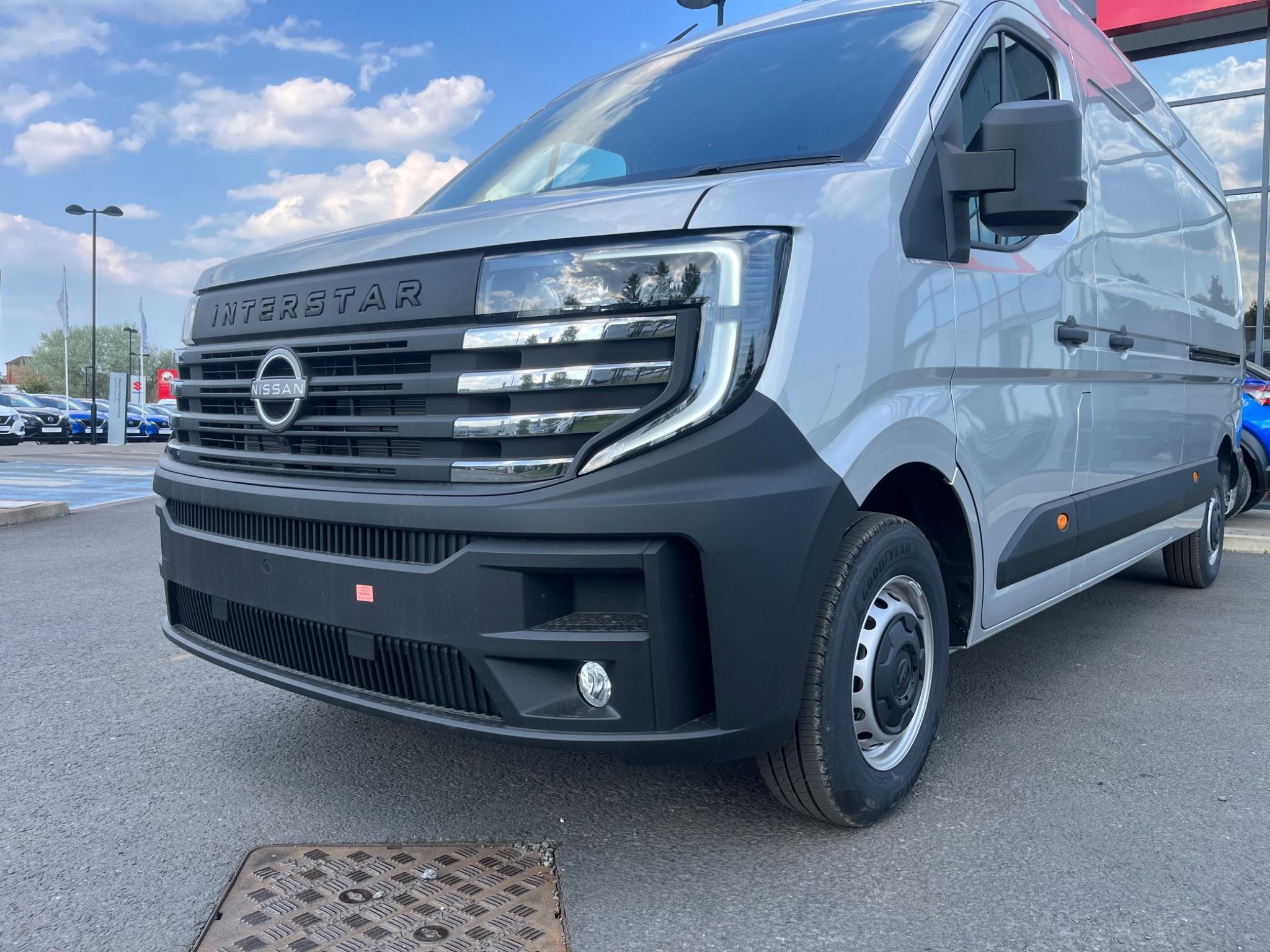 Nissan Interstar Image 14