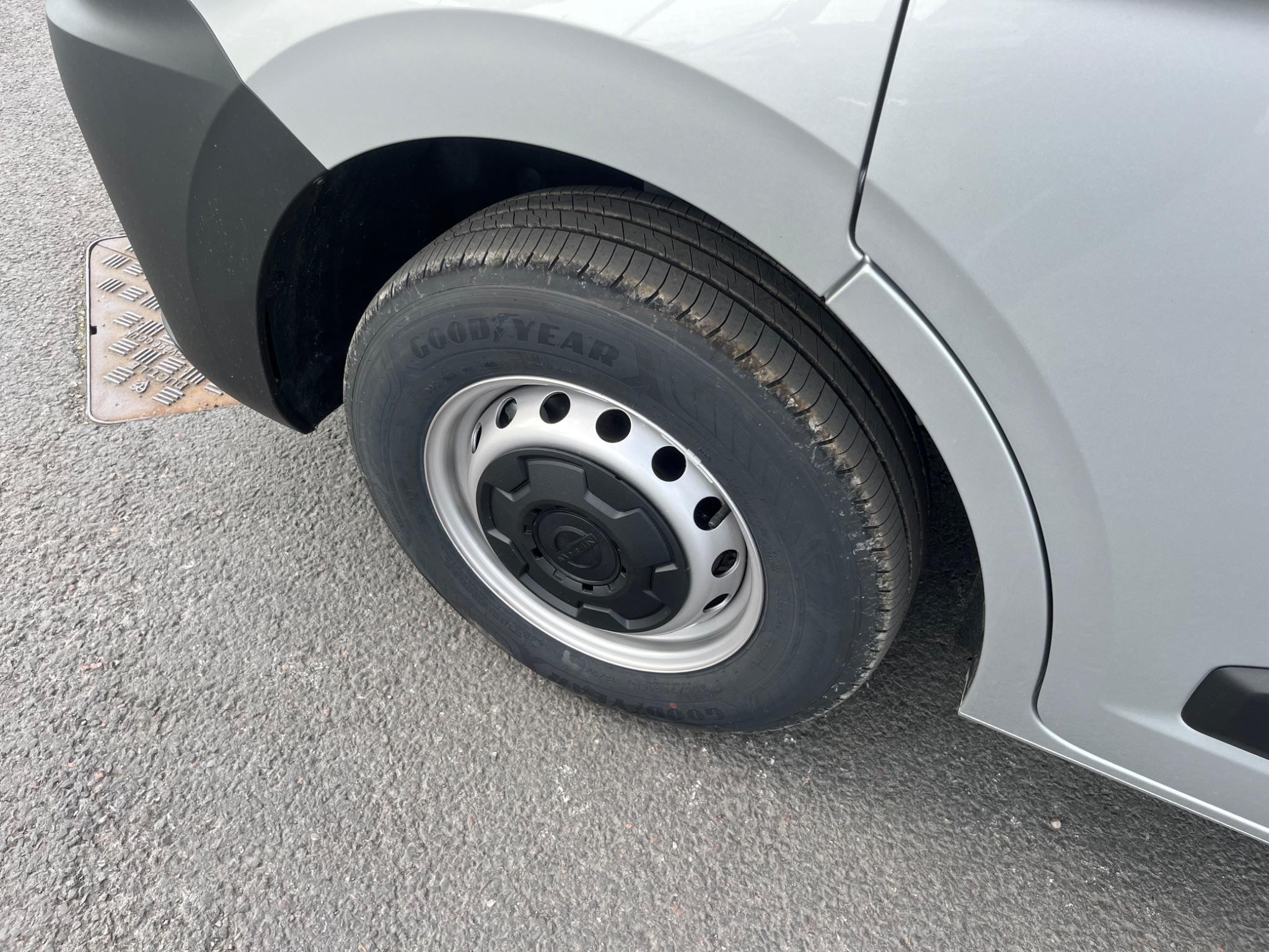 Nissan Interstar Image 15