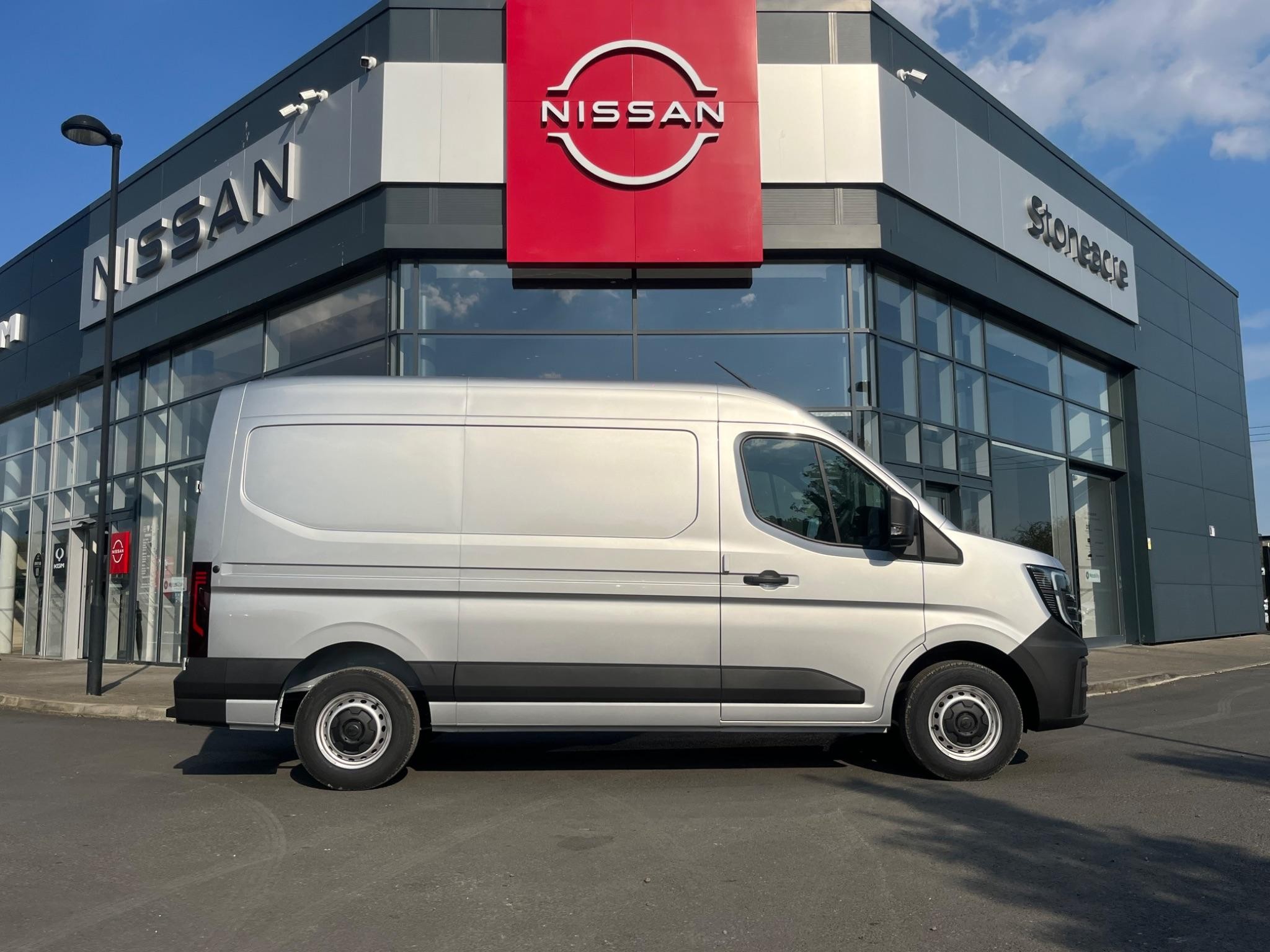 Nissan Interstar Image 2