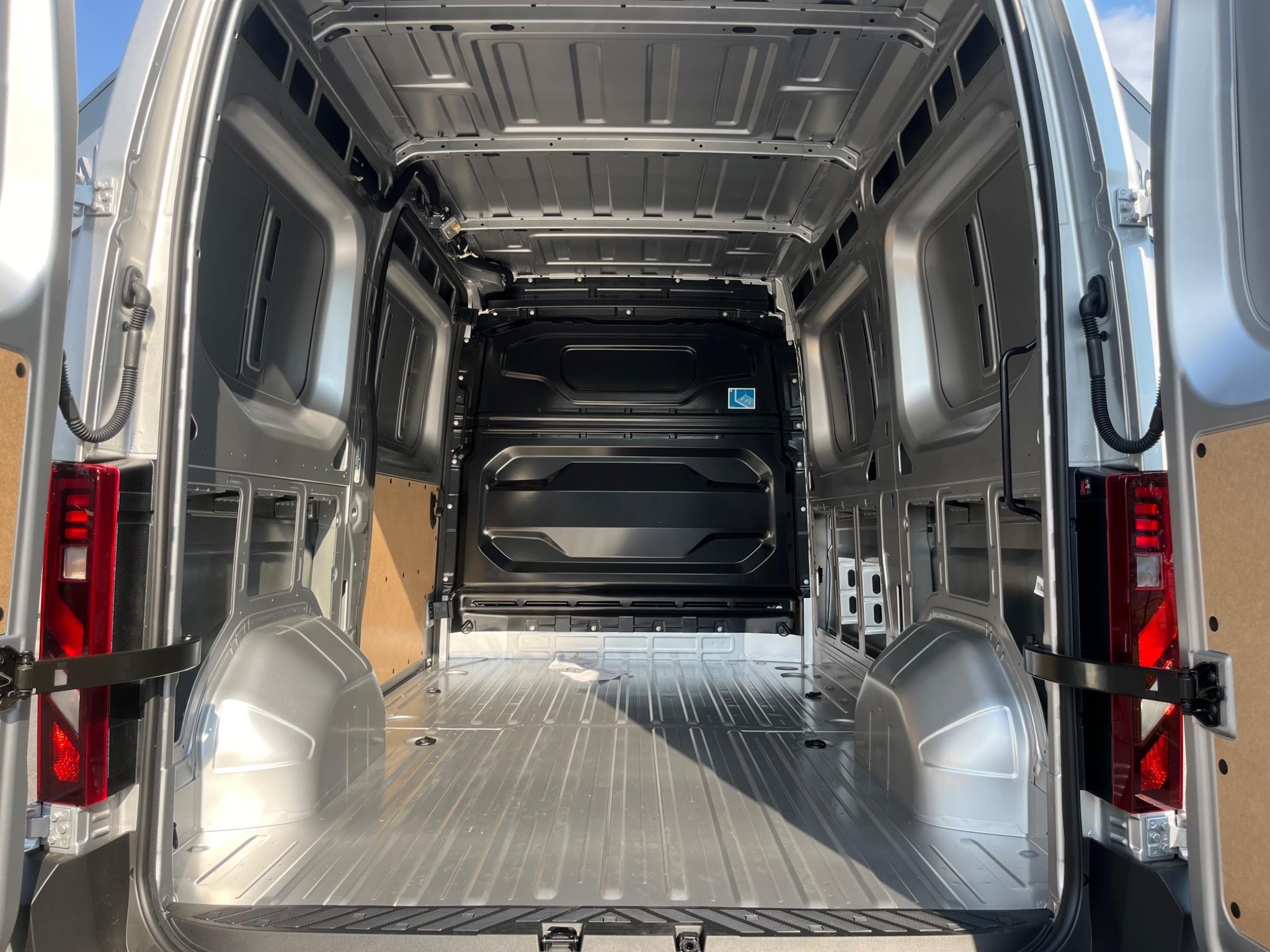 Nissan Interstar Image 6