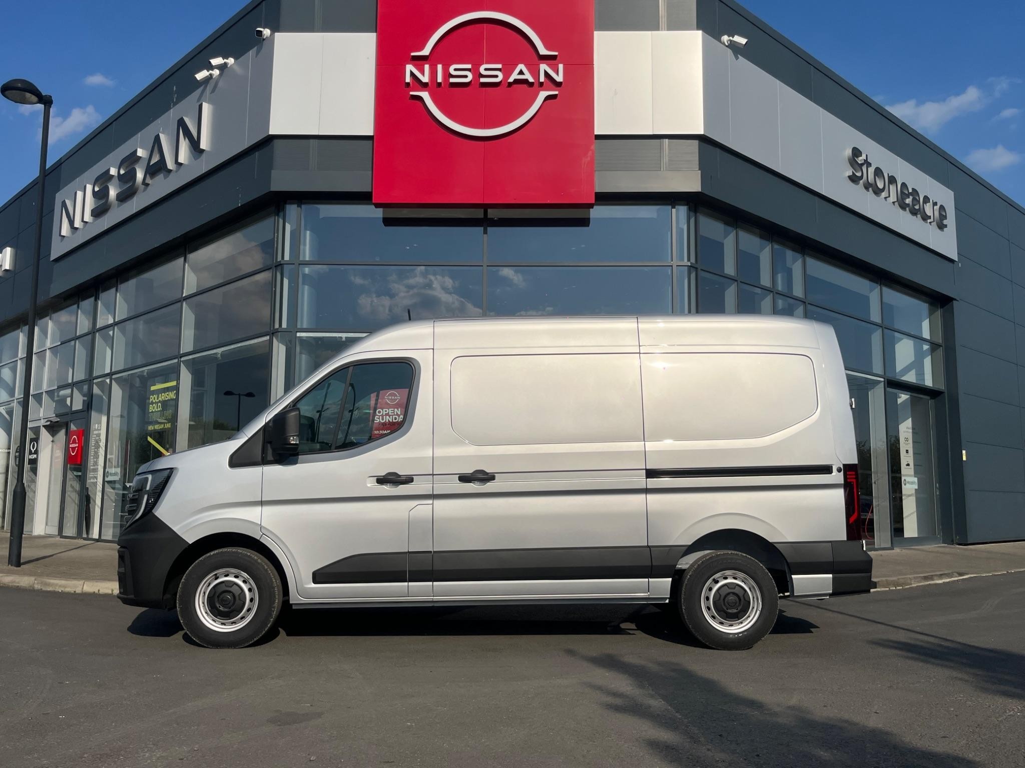 Nissan Interstar Image 8