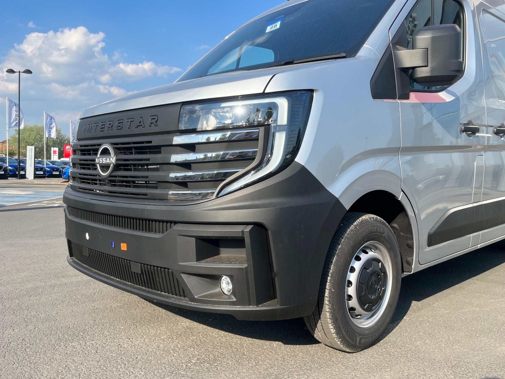 Nissan Interstar Image 11