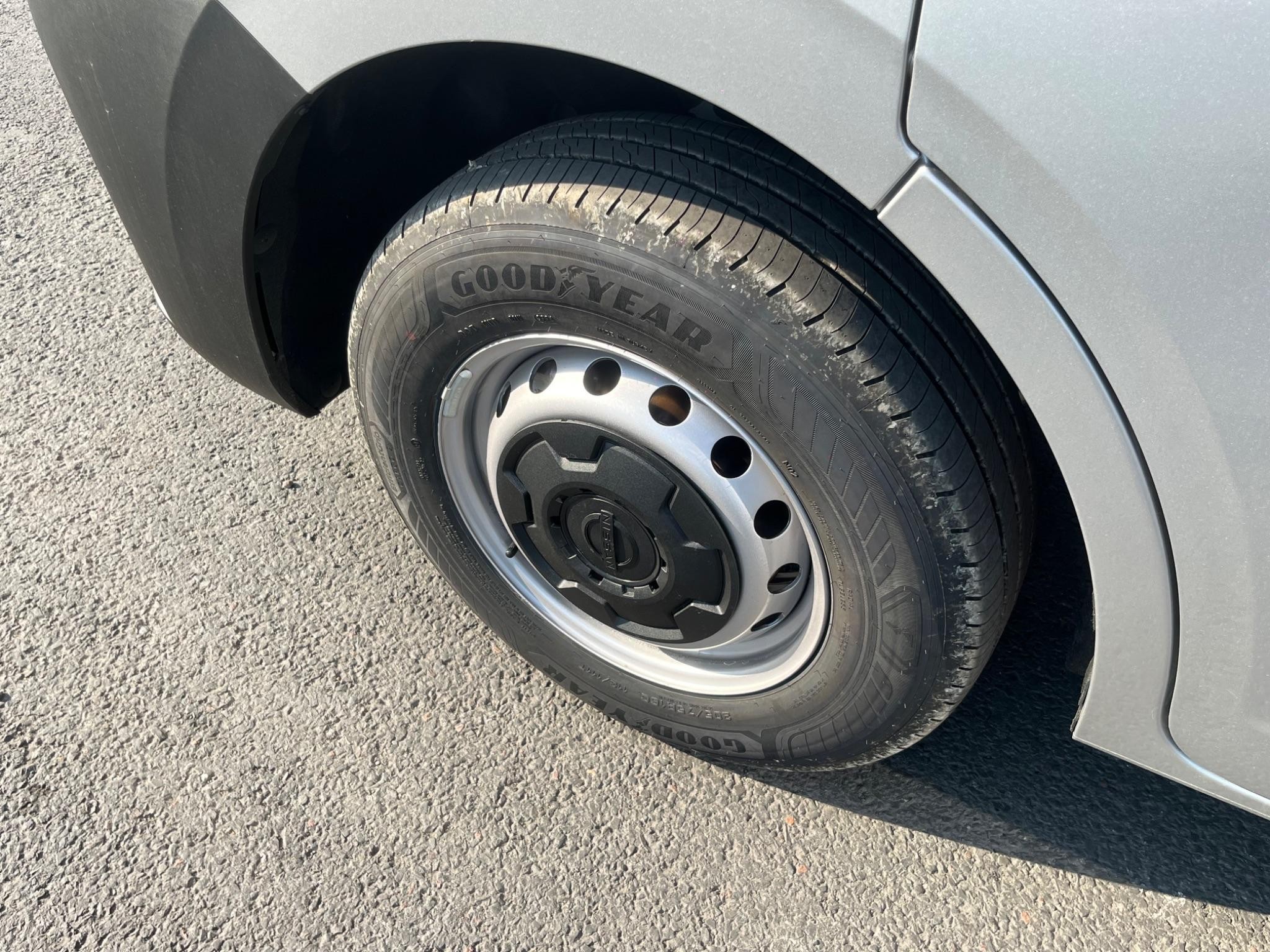 Nissan Interstar Image 12