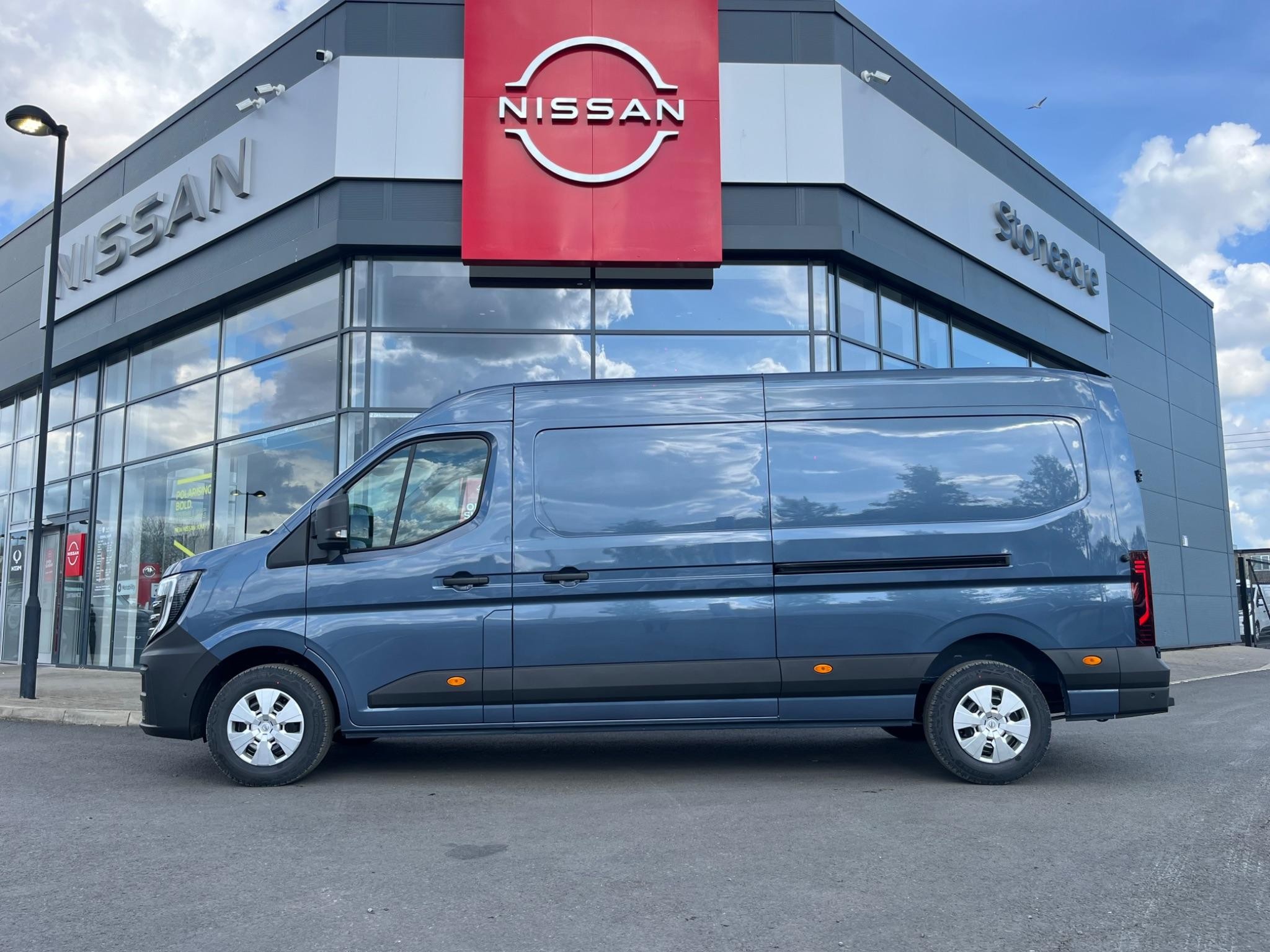 Nissan Interstar Image 9