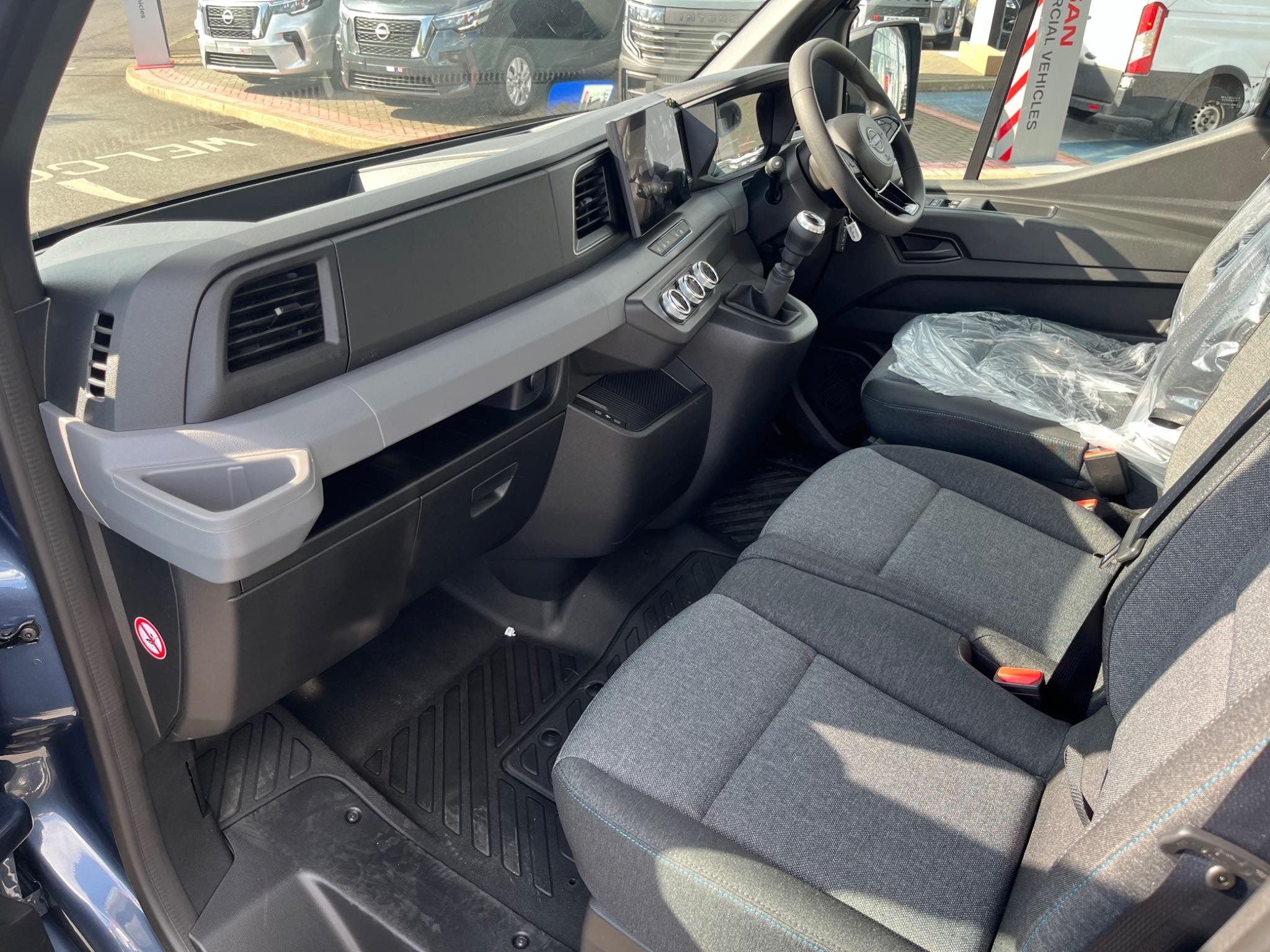 Nissan Interstar Image 20