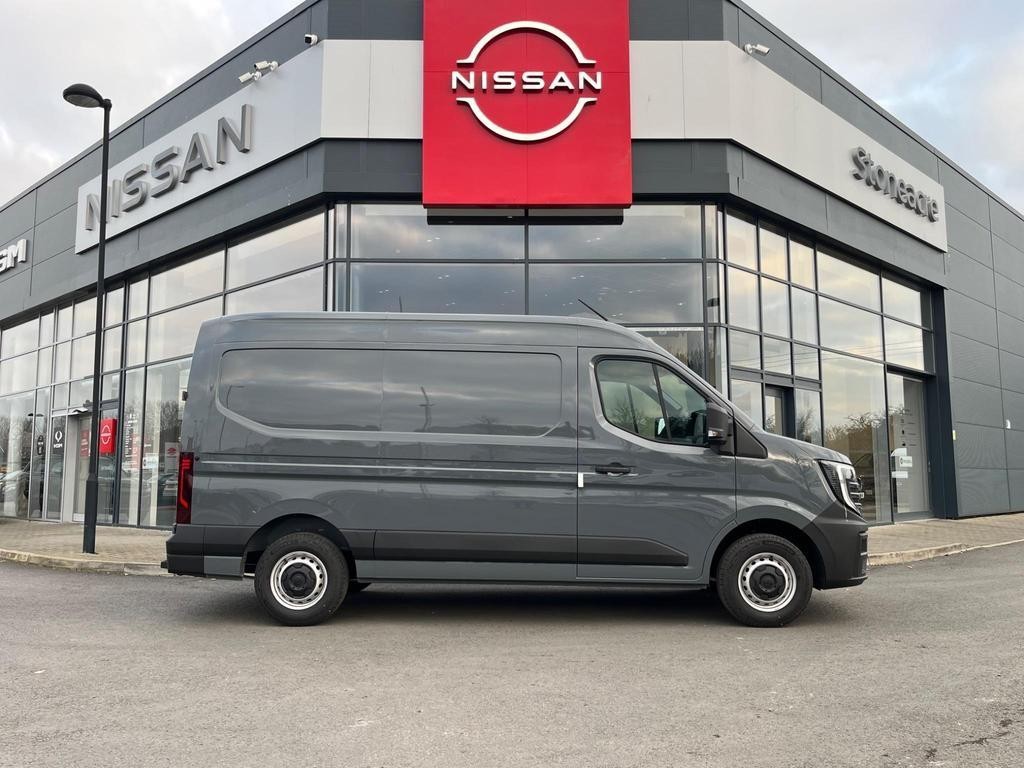 Nissan Interstar Image 2