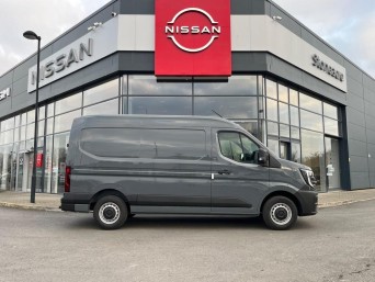 Nissan Interstar 2.0 dCi 33 Acenta L2 Medium Roof Euro 6 (s/s) 4dr null Image 2