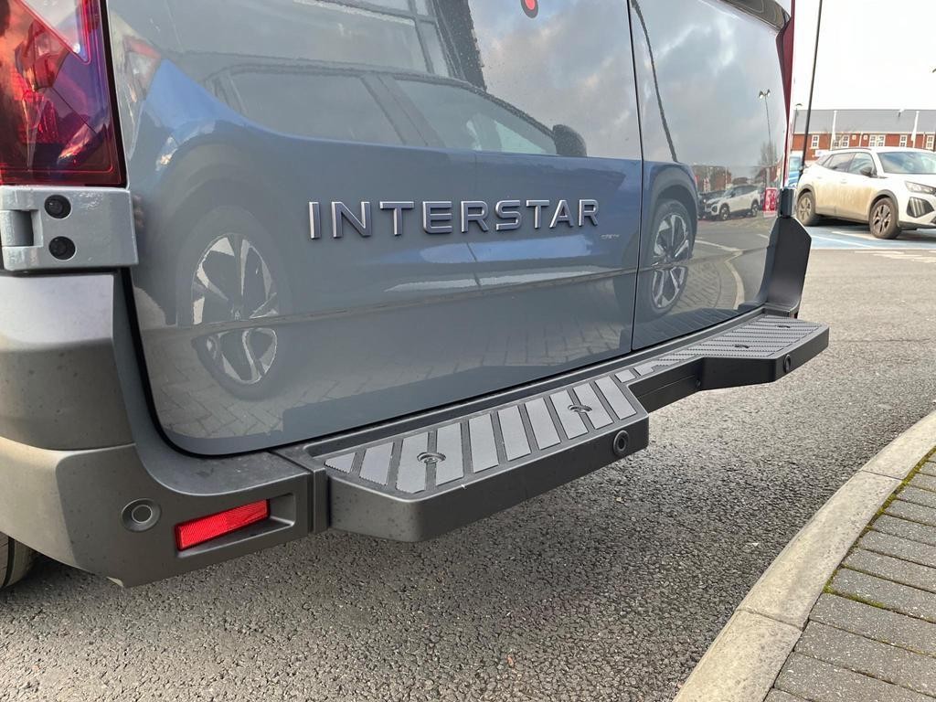 Nissan Interstar Image 21
