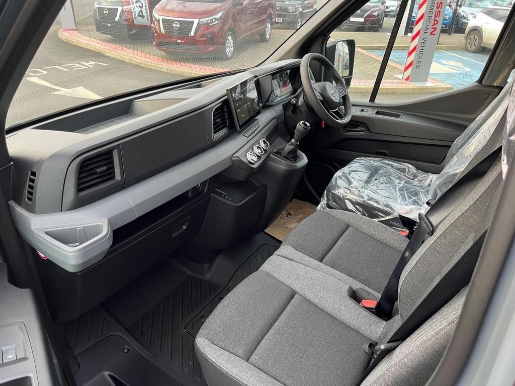 Nissan Interstar Image 23