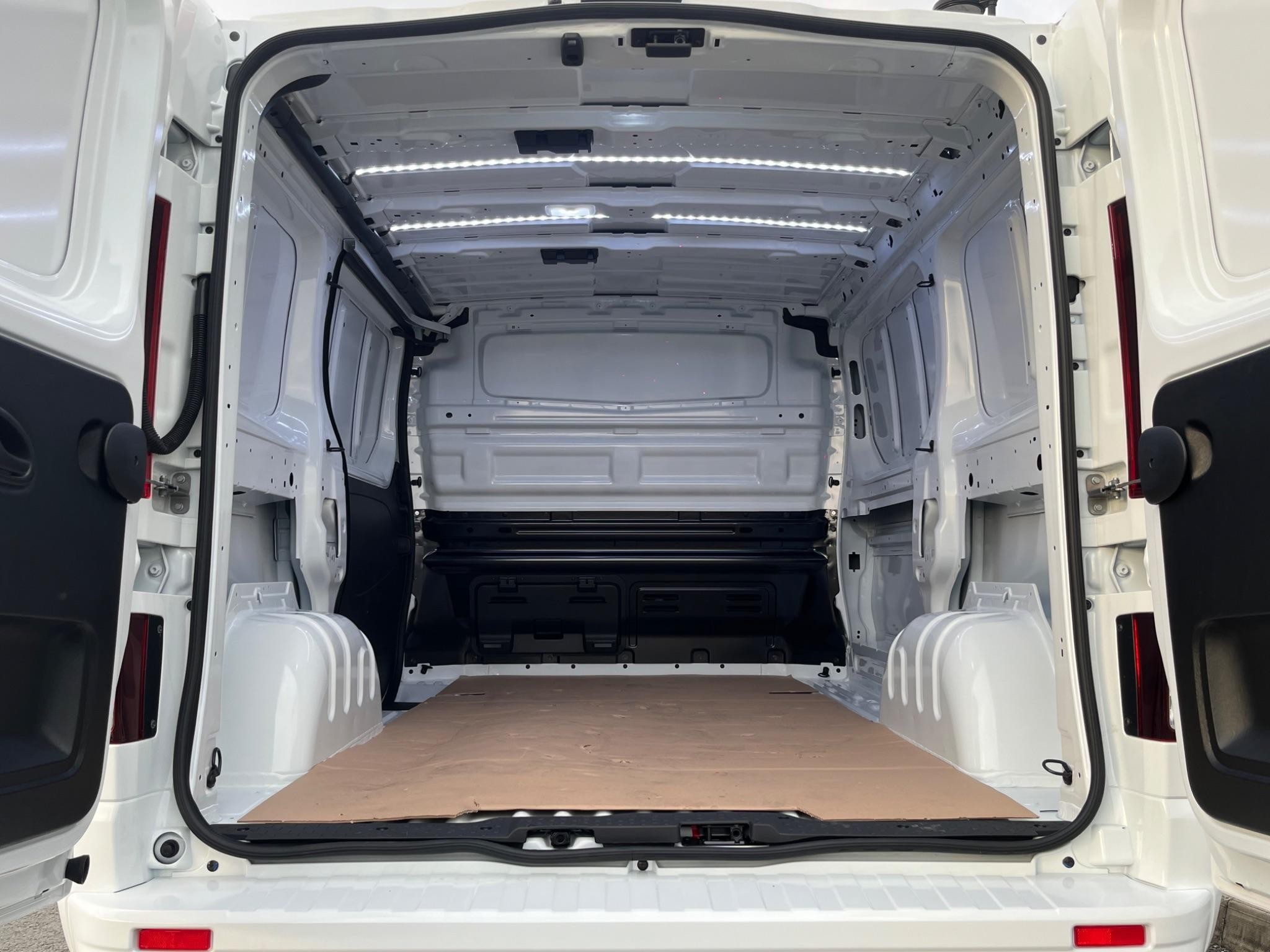 Nissan Primastar Image 9