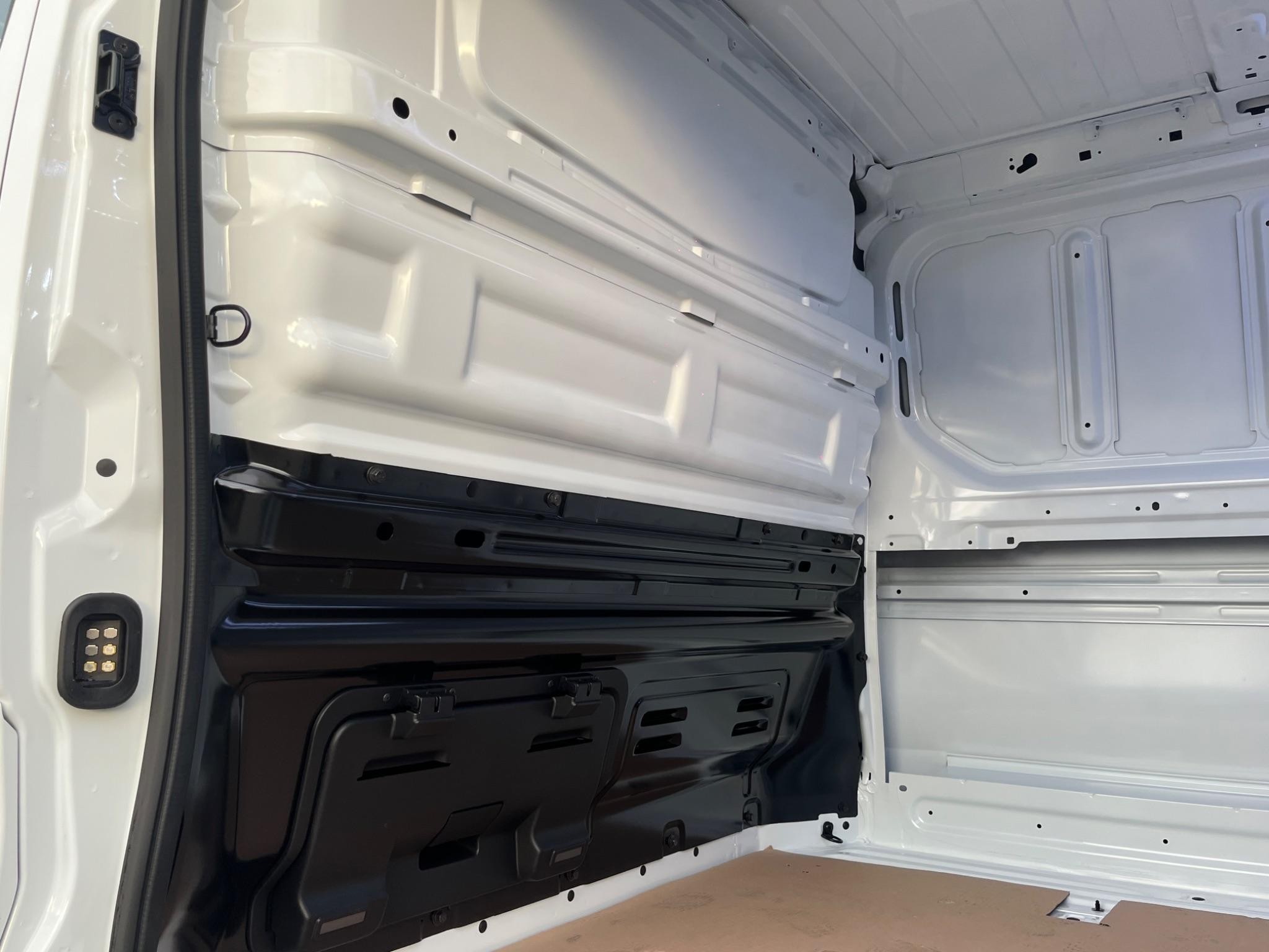 Nissan Primastar Image 13
