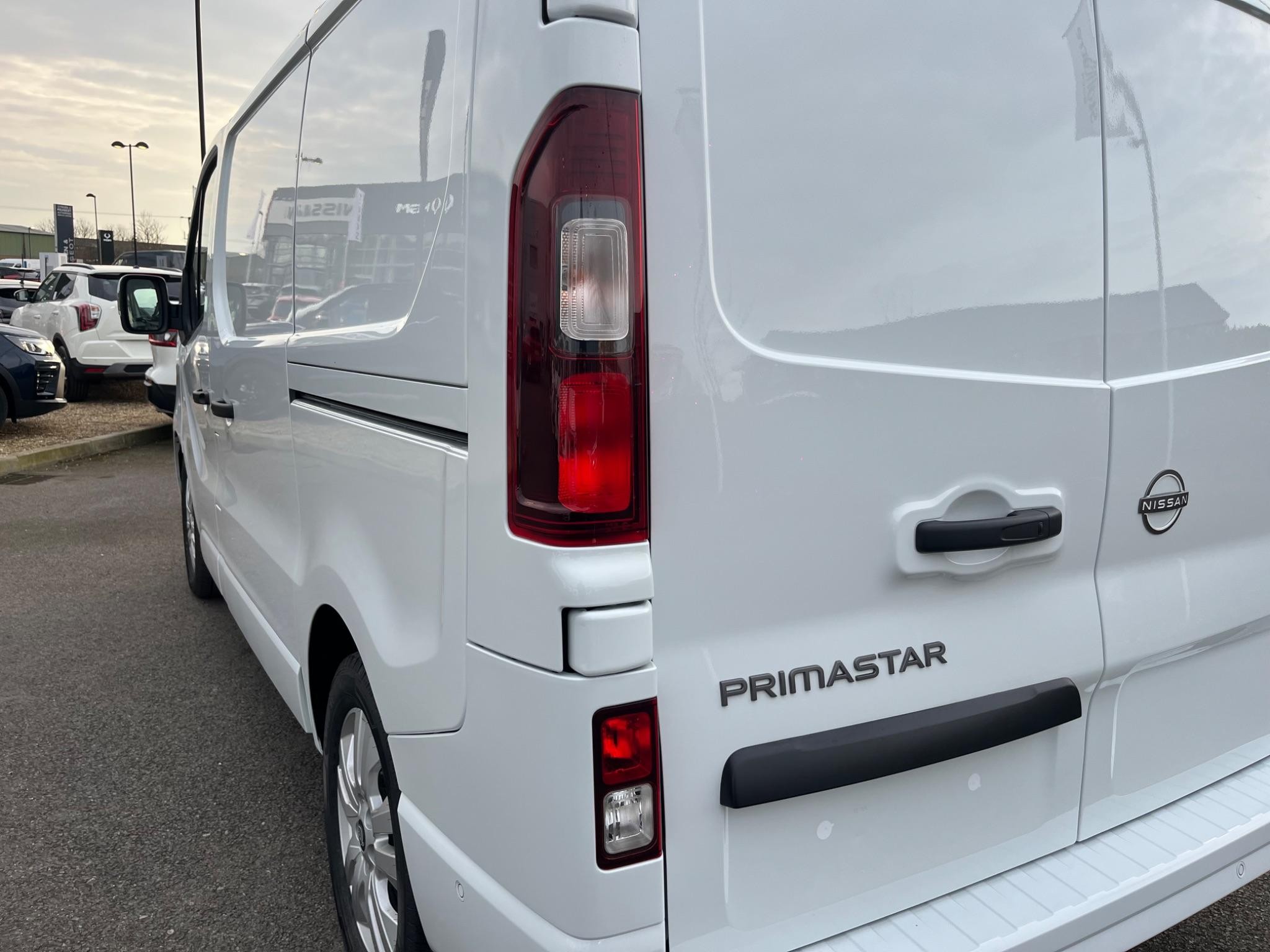 Nissan Primastar Image 20