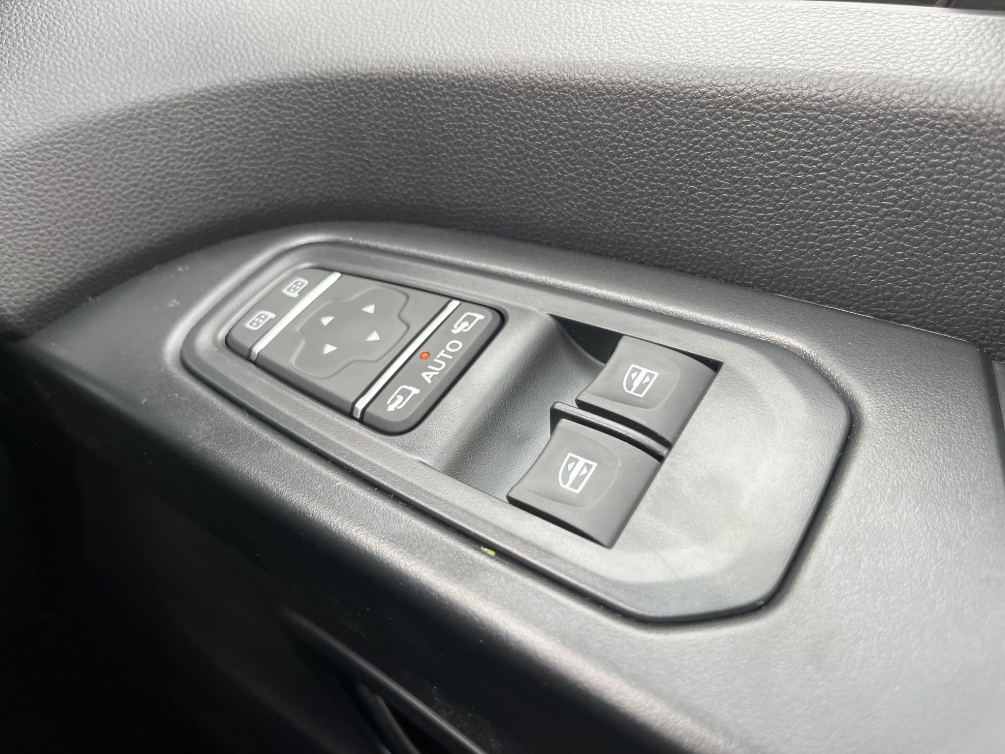 Nissan Primastar Image 40