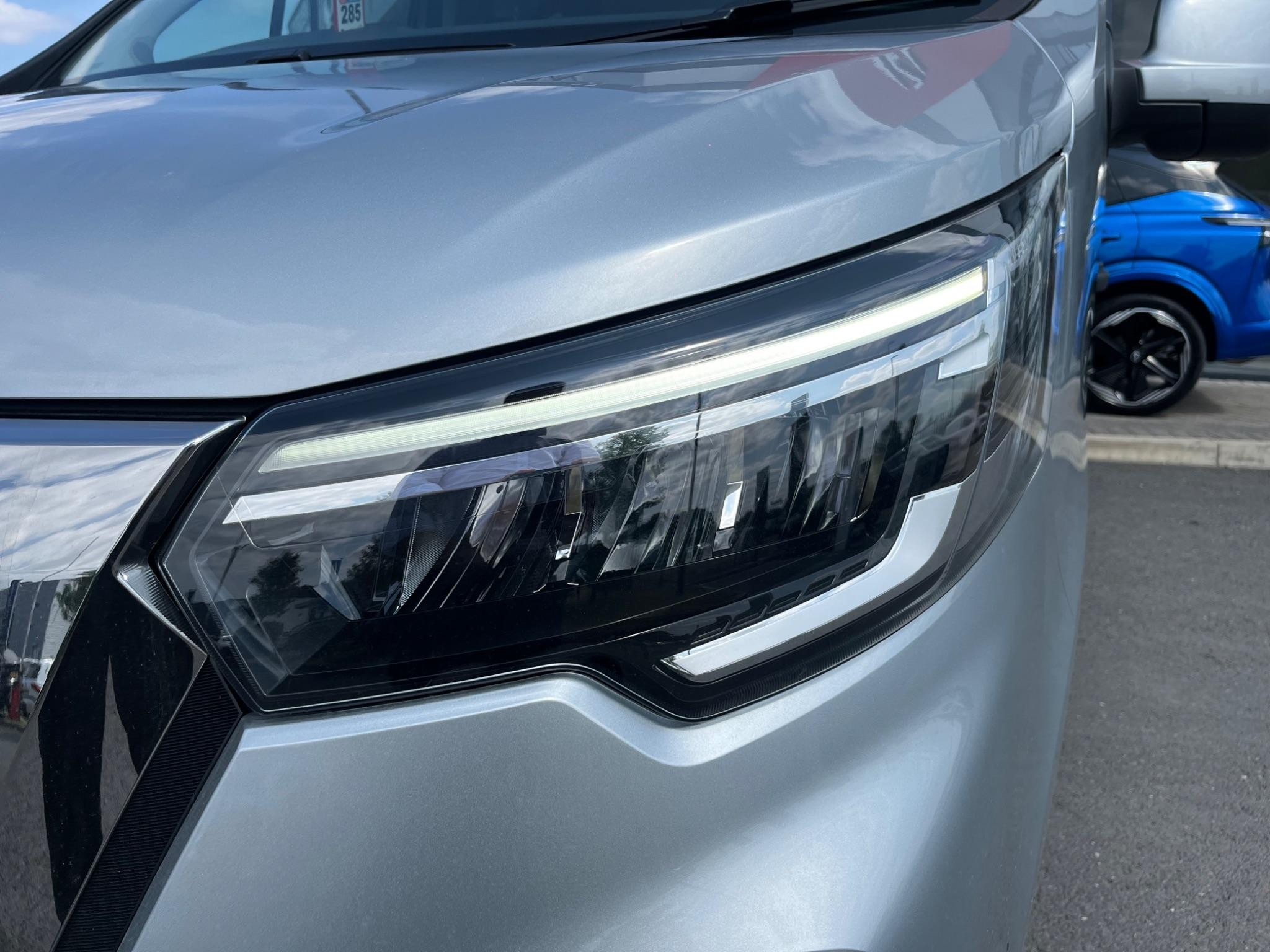 Nissan Primastar Image 11