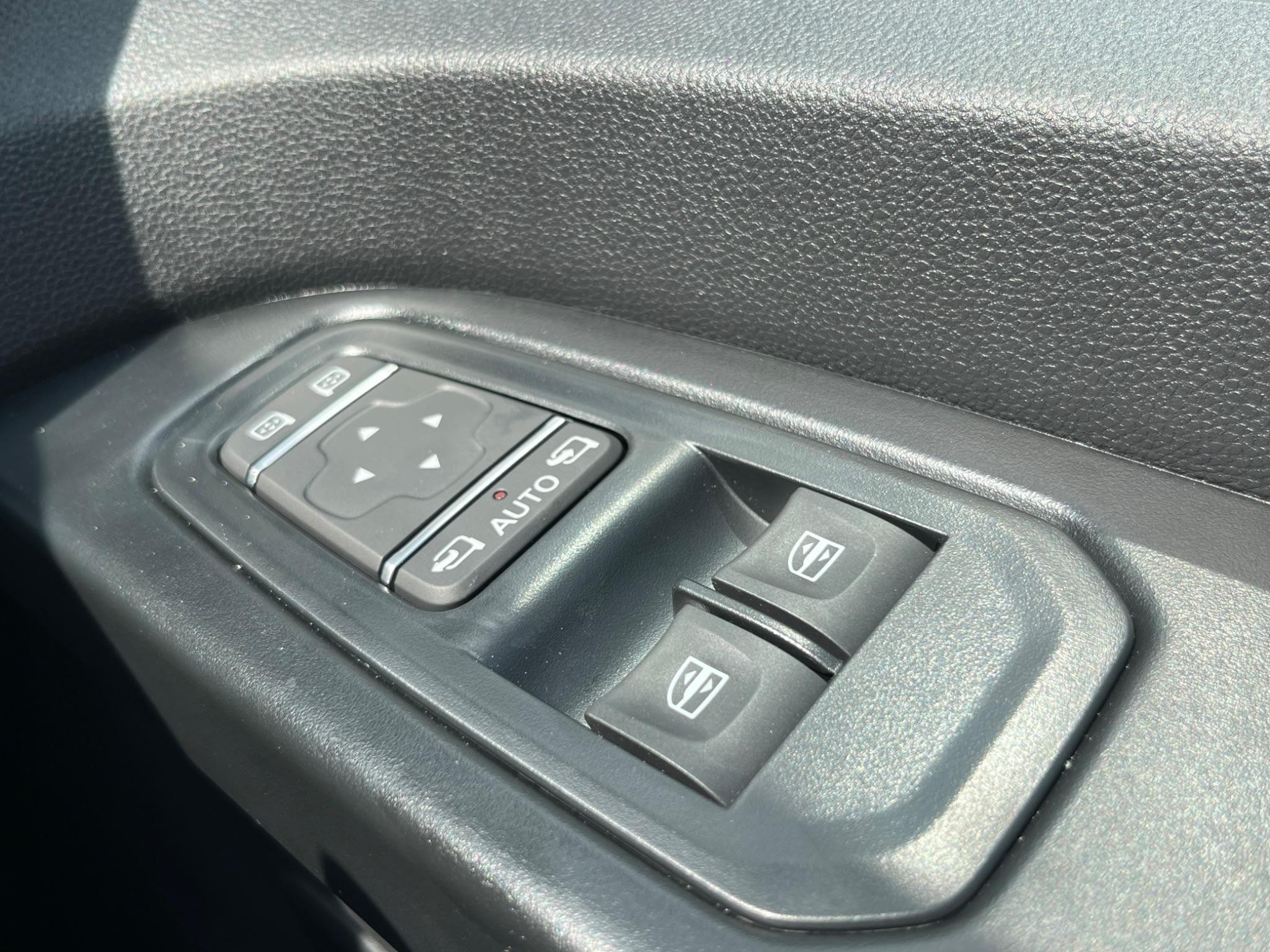 Nissan Primastar Image 40