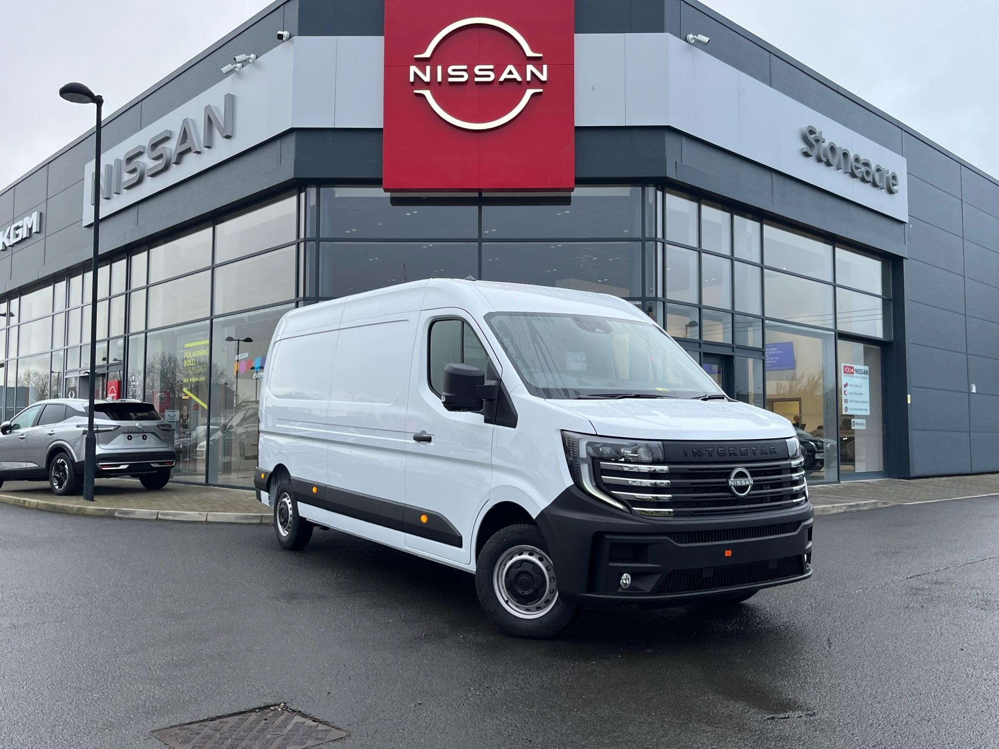 Nissan Interstar Image 1