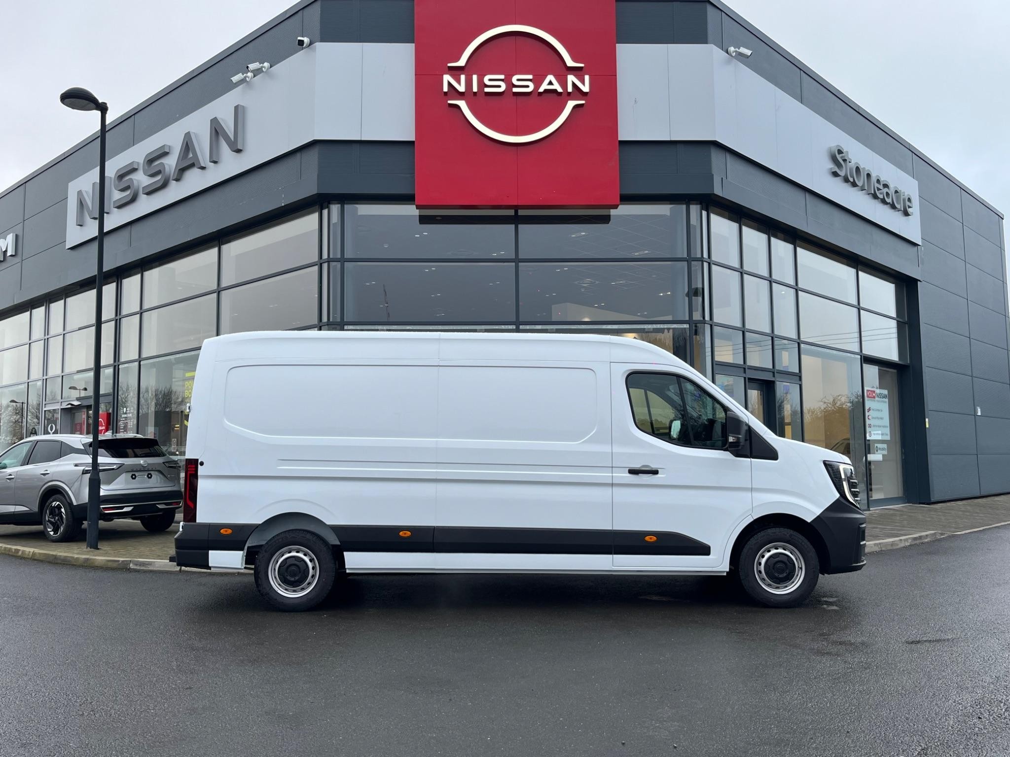 Nissan Interstar Image 2