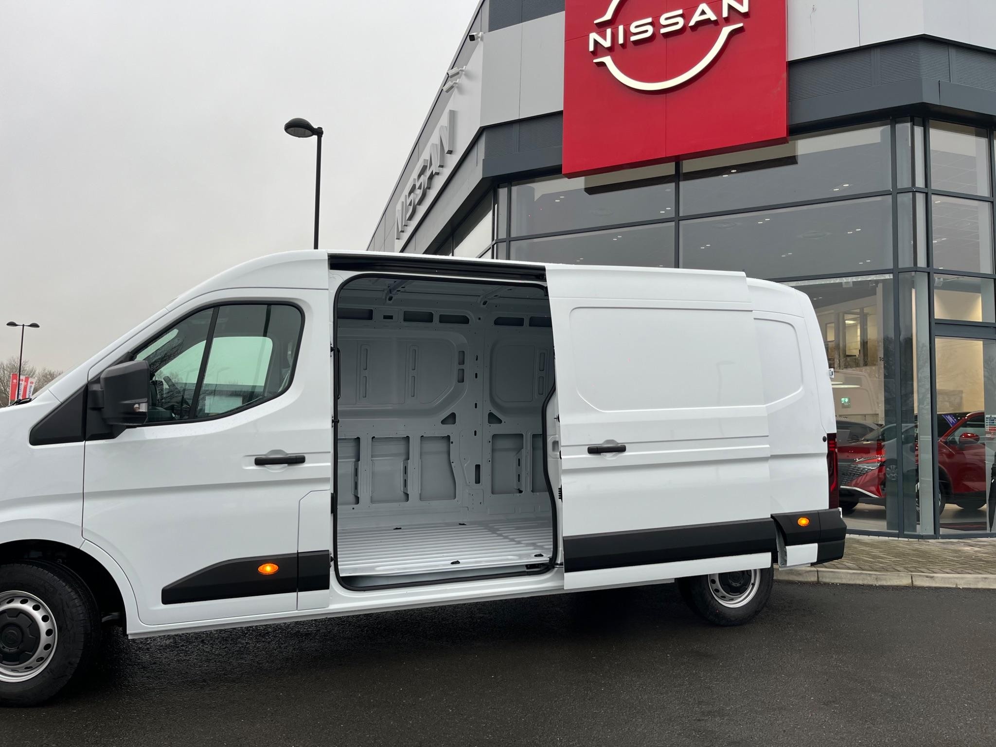 Nissan Interstar Image 9