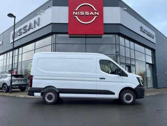 Nissan Interstar 2.0 dCi 33 Acenta L2 Medium Roof Euro 6 (s/s) 4dr null Image 2
