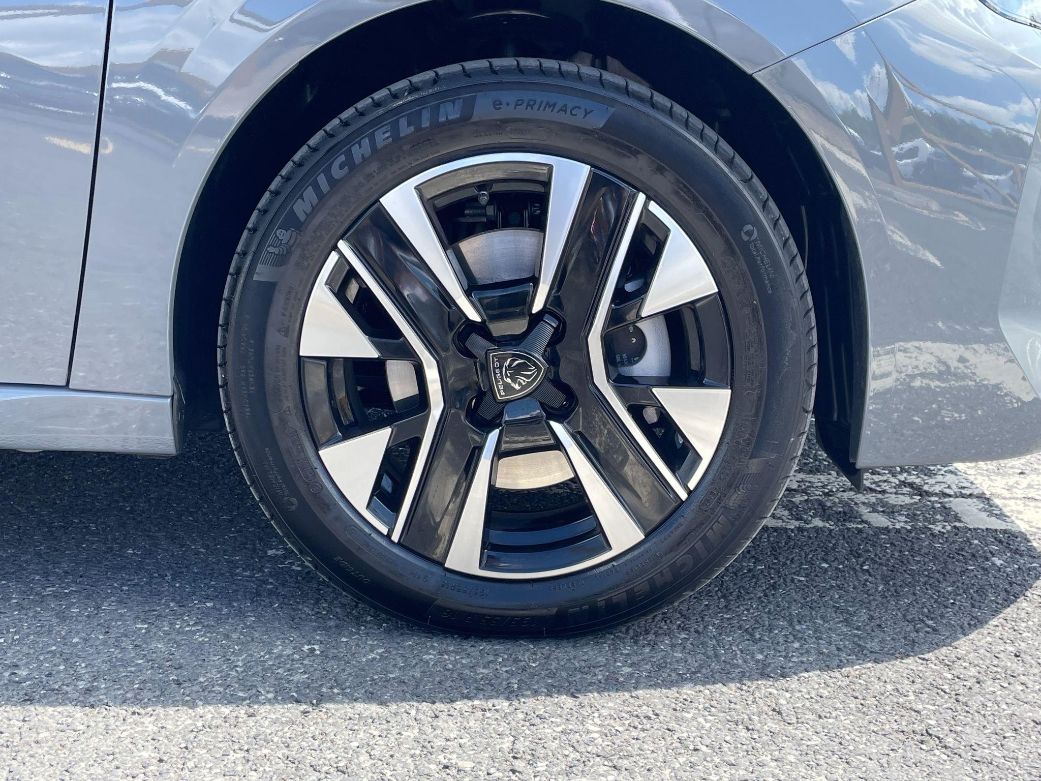 Peugeot 208 Image 9