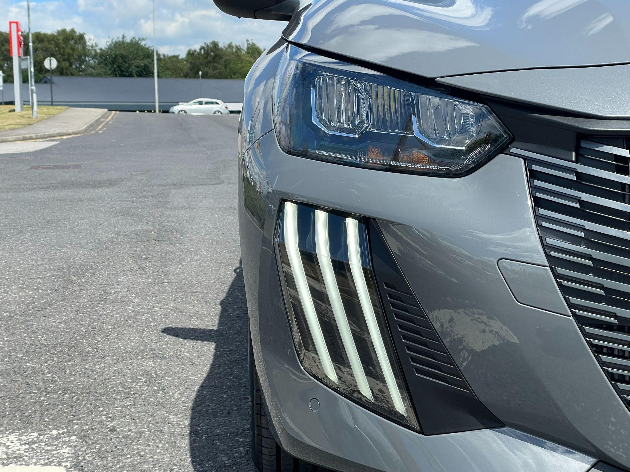 Peugeot 208 Image 10