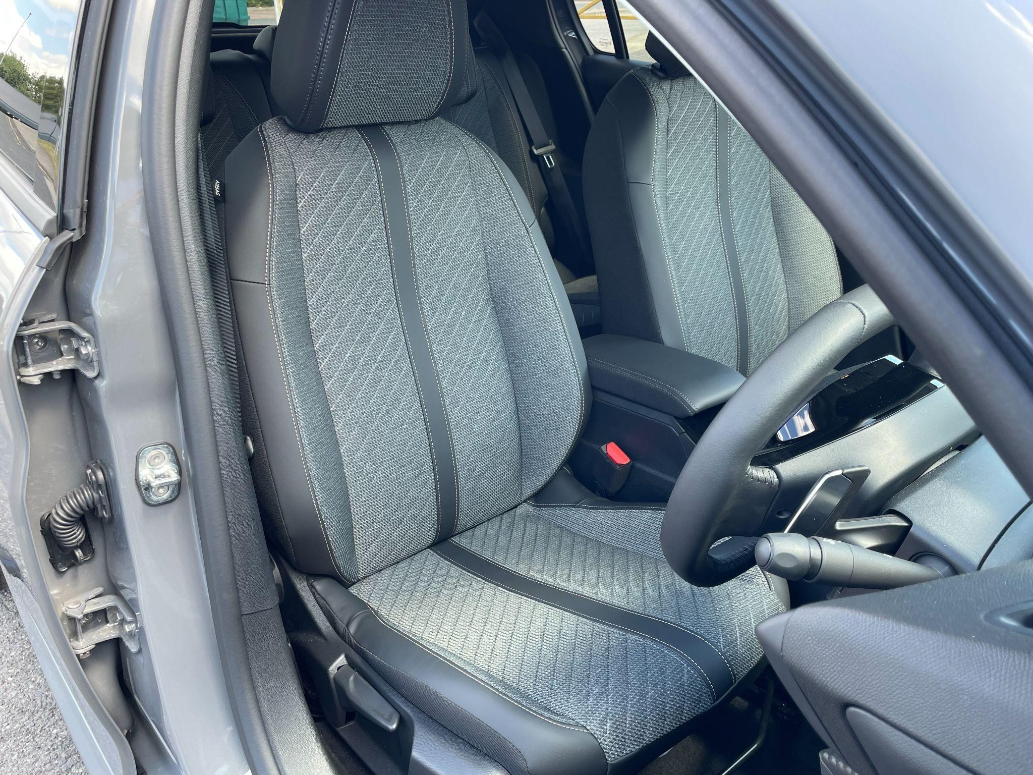 Peugeot 208 Image 18