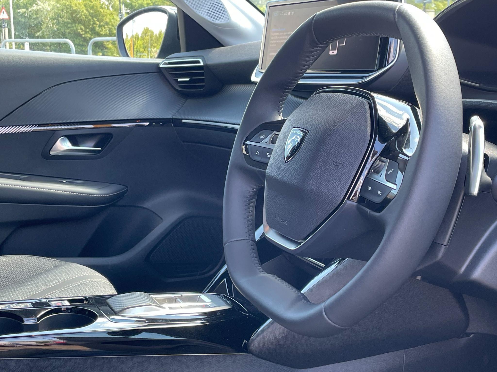 Peugeot 208 Image 23