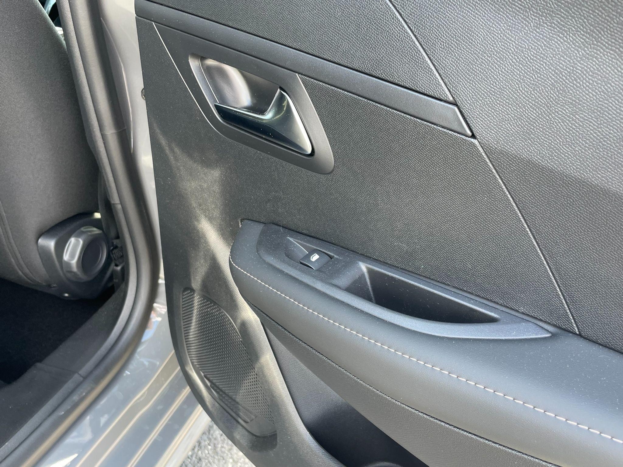 Peugeot 208 Image 32