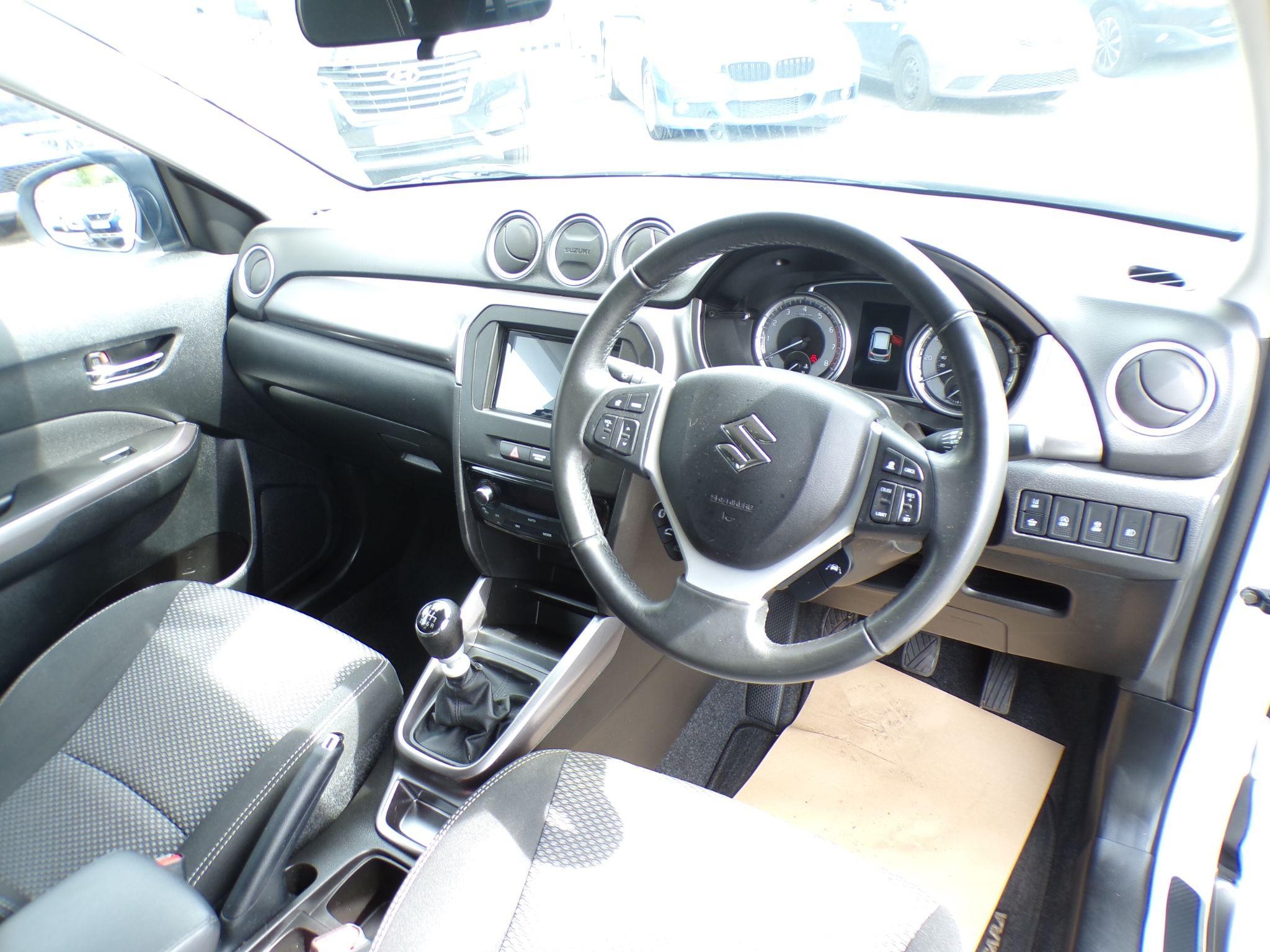 Suzuki Vitara Image 9