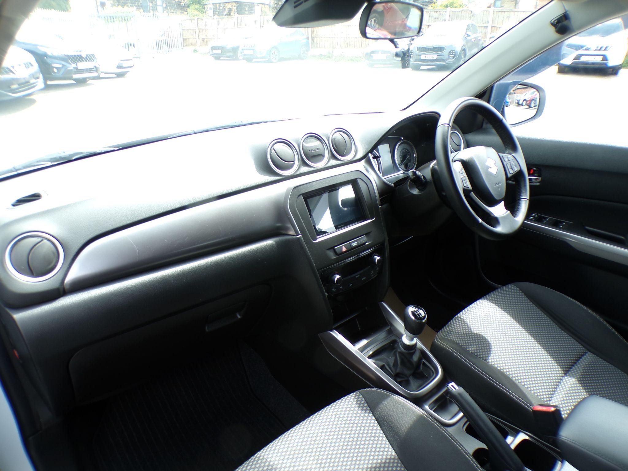 Suzuki Vitara Image 10
