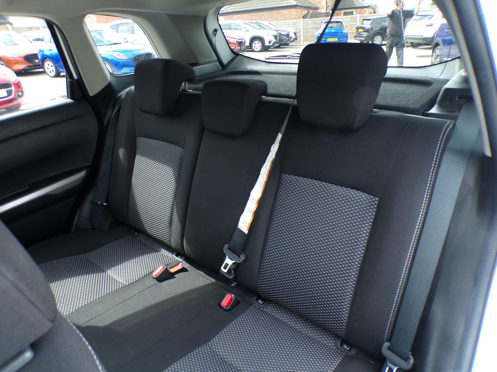 Suzuki Vitara Image 14