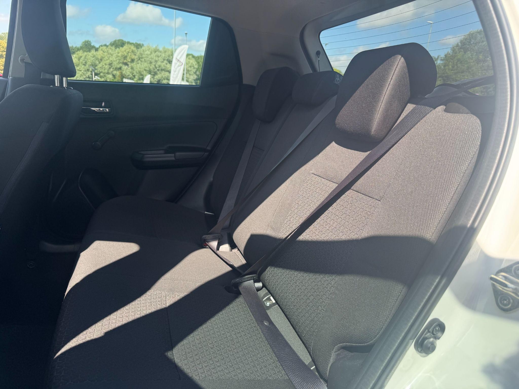 Suzuki Swift Image 14